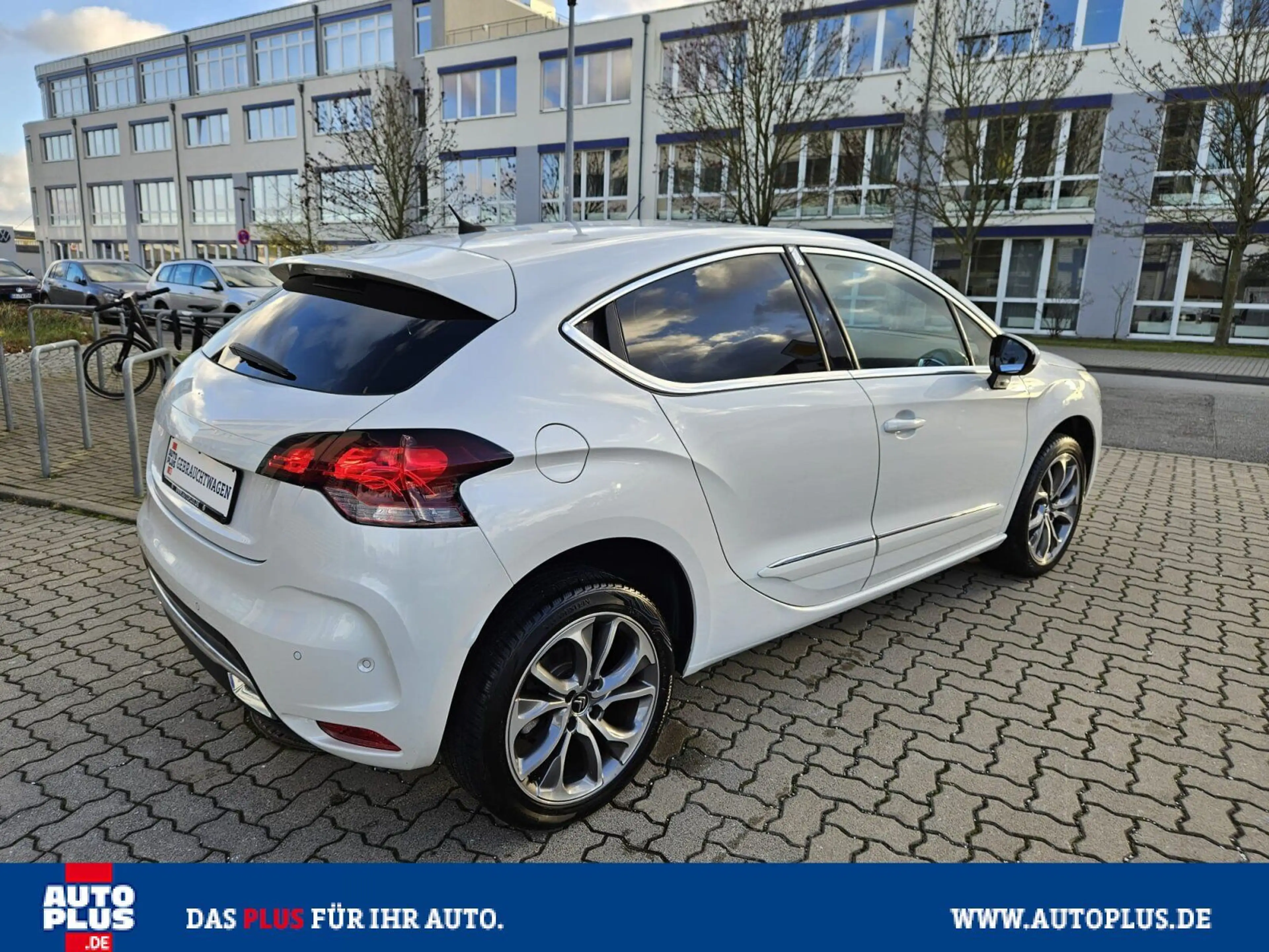 Citroen DS4 e-HDi 115 Chic NAVI+LEDER+PDC+MASSAGESITZE — photo 10