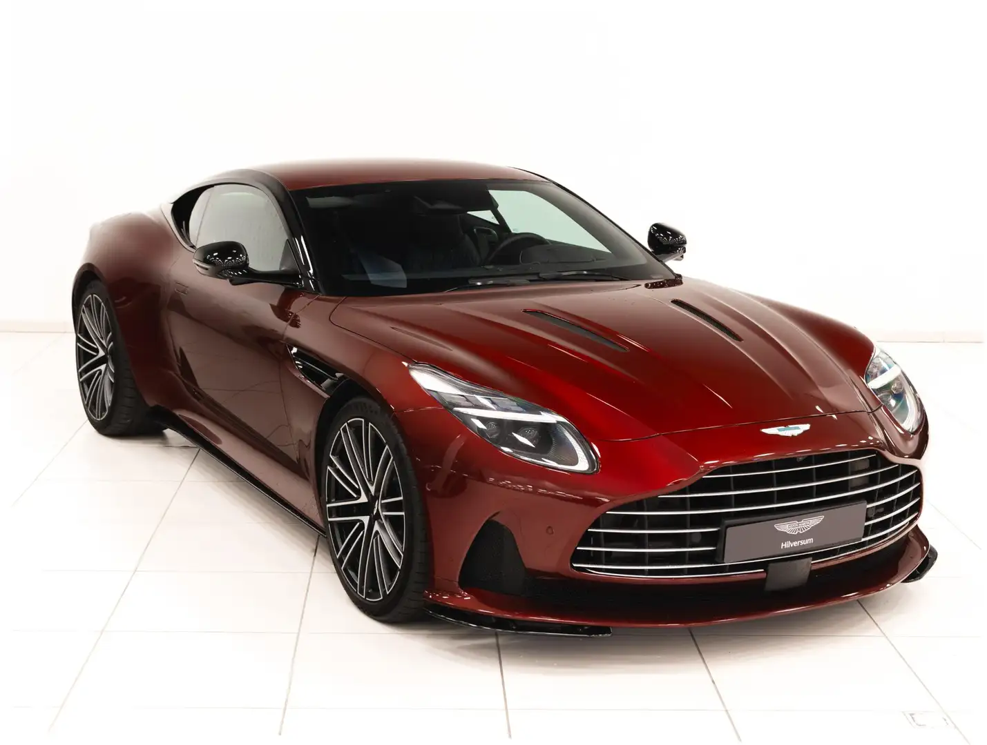 Aston Martin DB12 Coupe 2024 MY Rood - 2