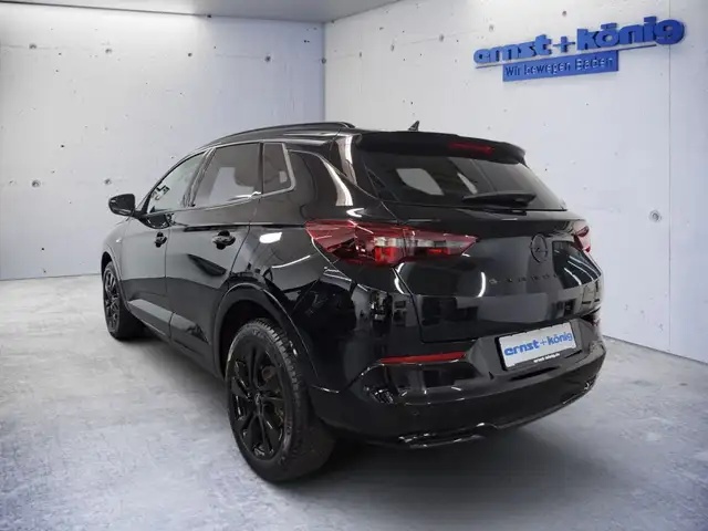 Opel Grandland view 4