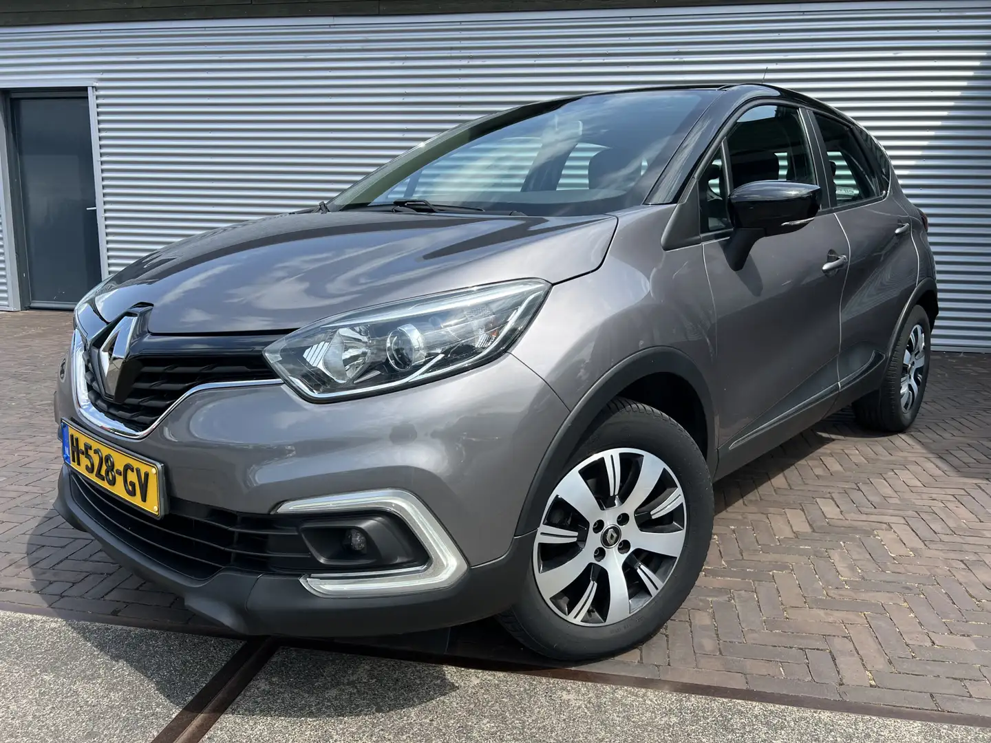 Renault Captur 0.9 TCe Version S Grau - 2