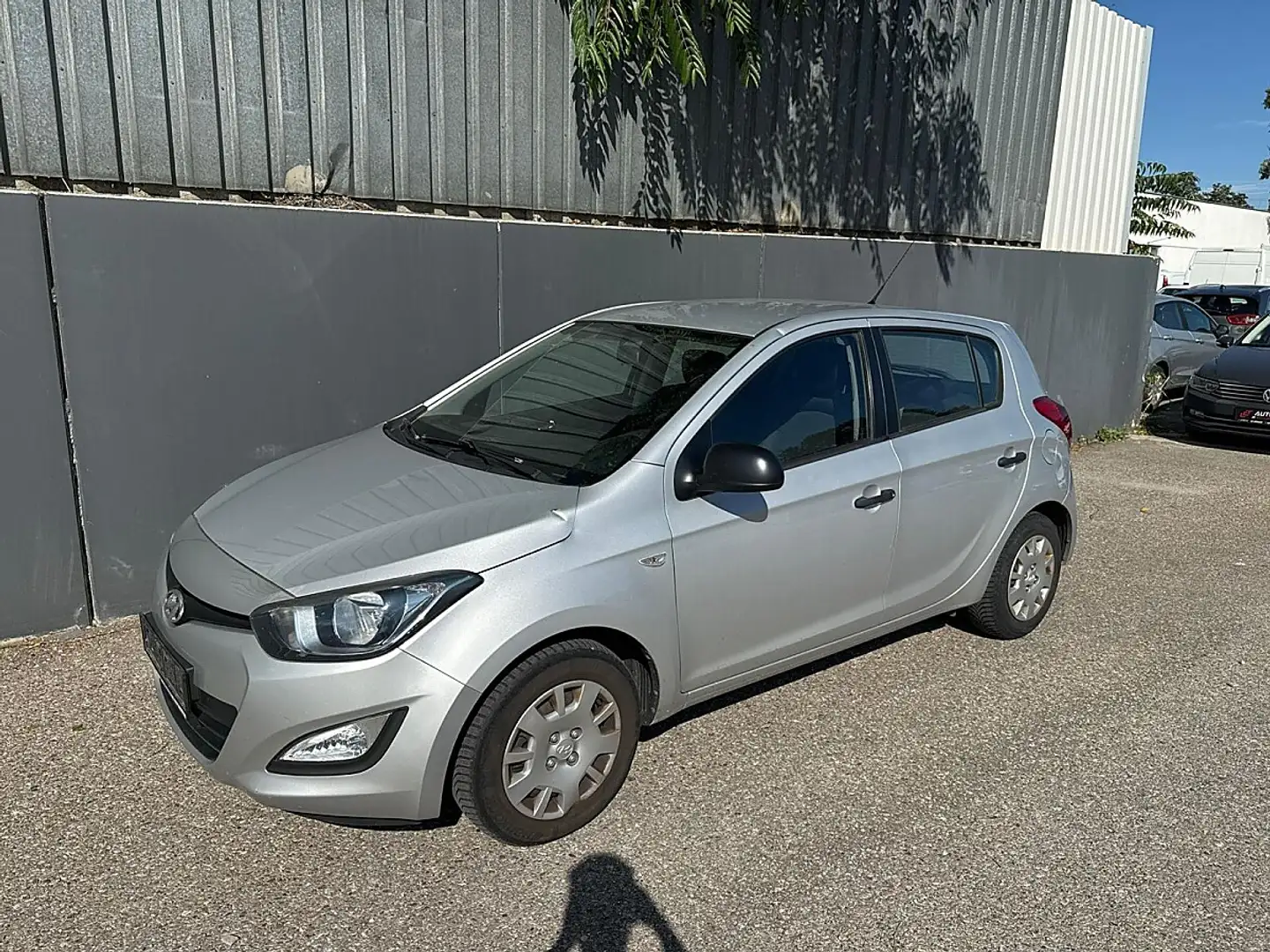 Hyundai i20 1,25 Life | PICKERL 09/2026 INKL.ÜBERZUG | Grau - 1
