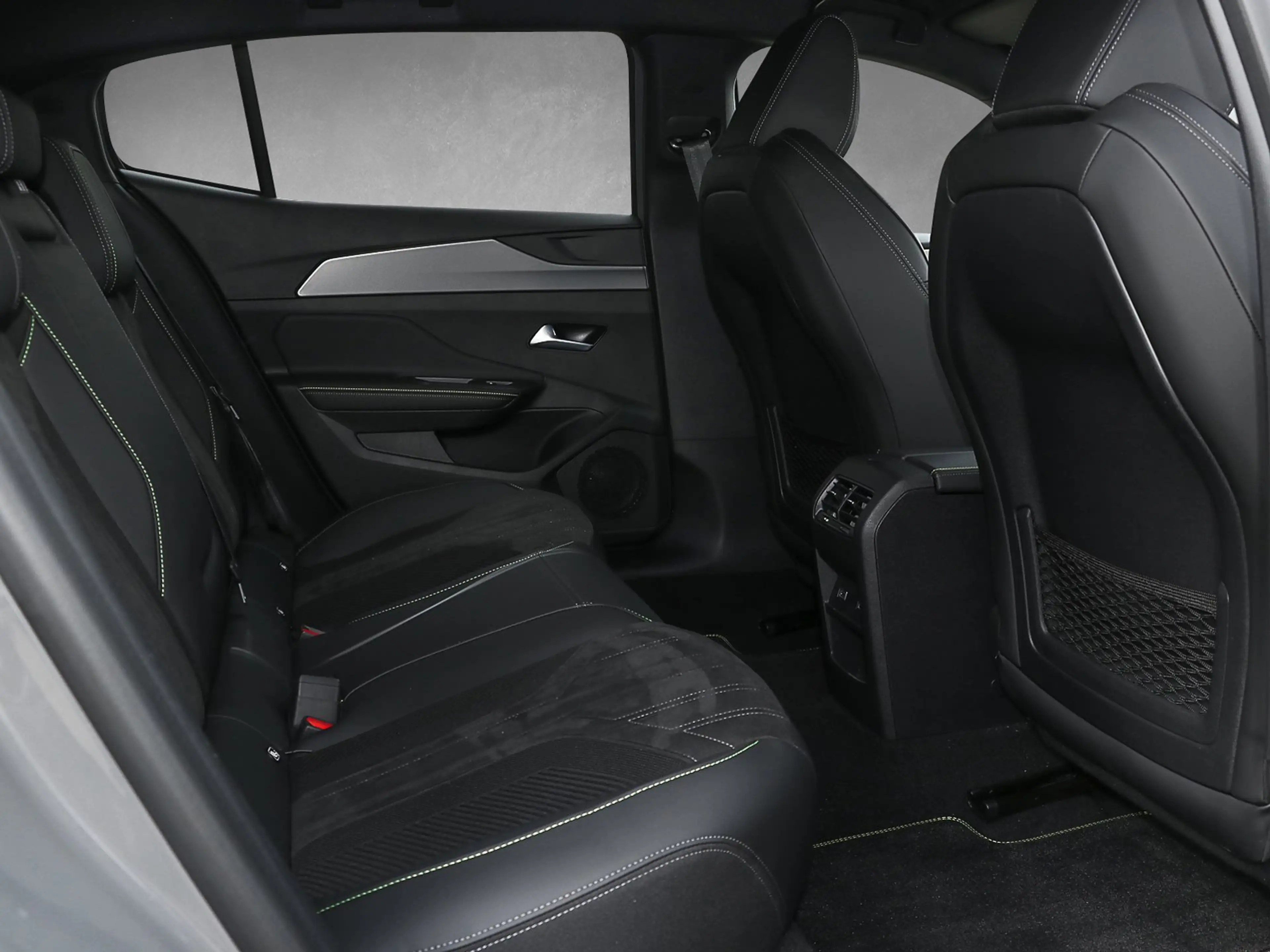 Peugeot 408 GT HYBRID 136 e-DSC6 360/ACC/Kam./KeyLess — photo 7