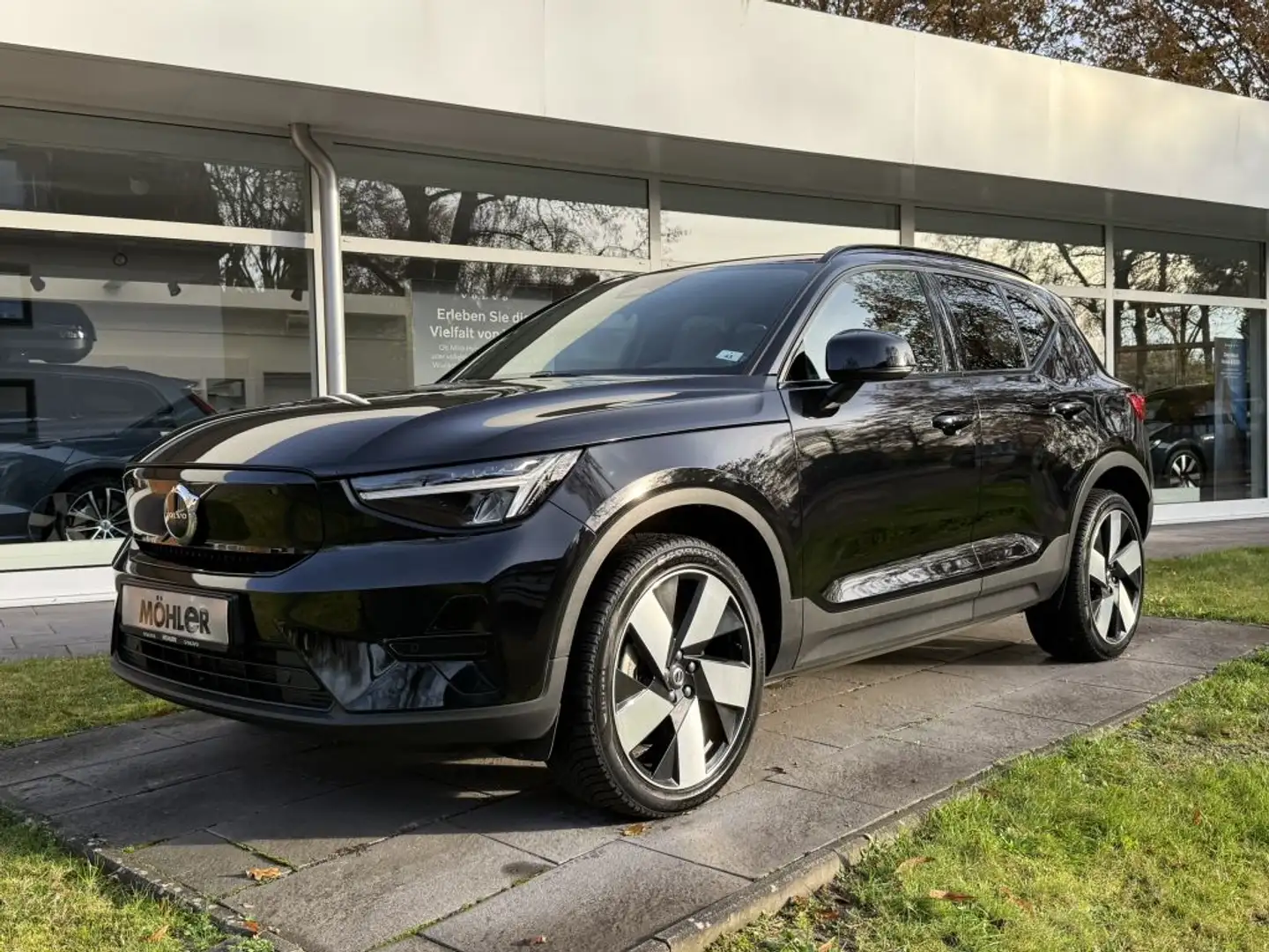 Volvo XC40 Recharge 69 kWh Single Motor Plus Schwarz - 2