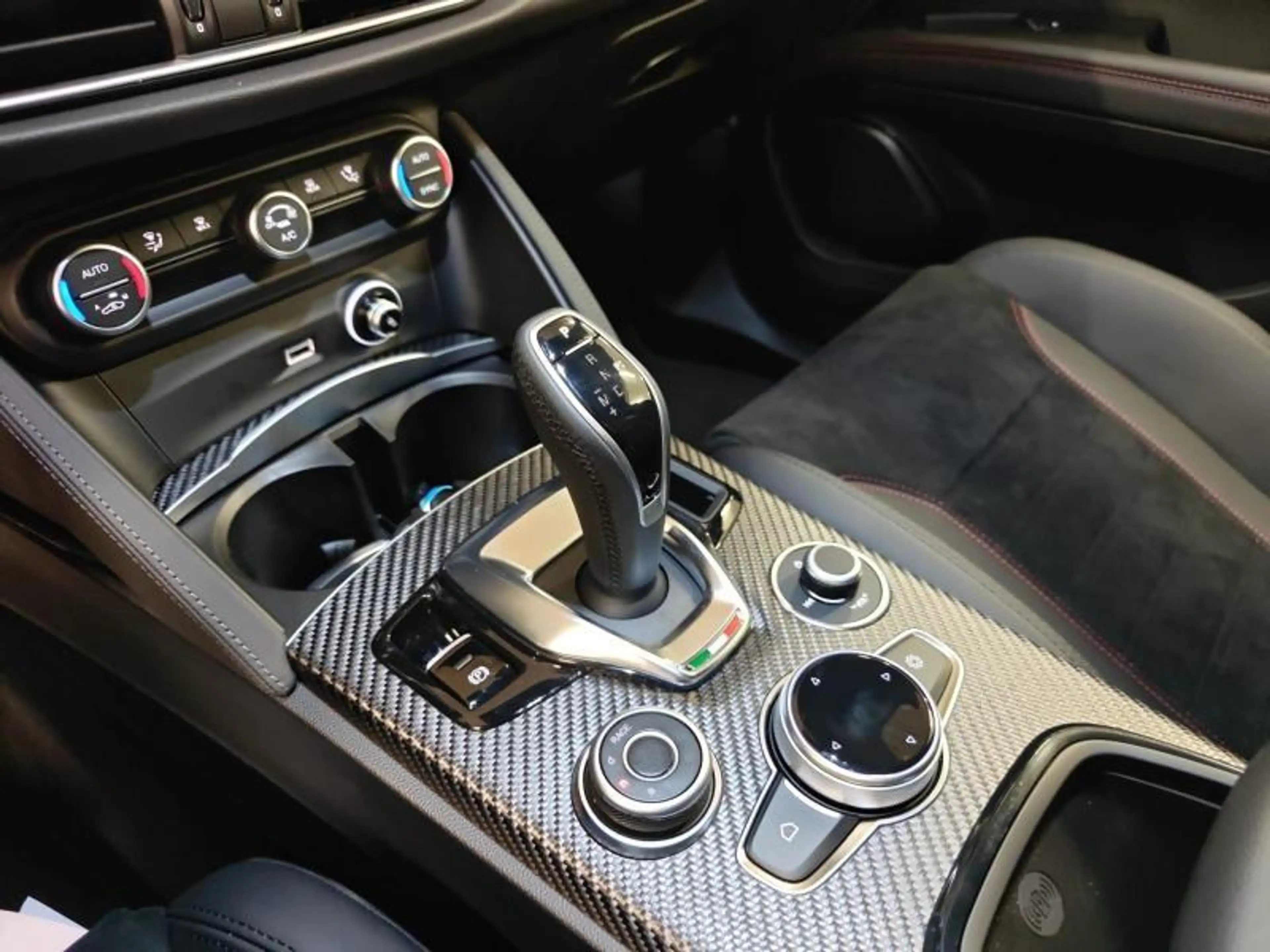 Alfa Romeo Stelvio Quadrifoglio Collezione 05 di 63 — photo 14