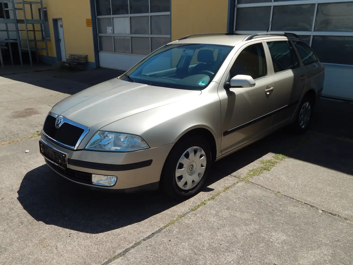 Skoda Octavia Ambiente*KLIMA*TÜV*133 TKM*PDC*1.HAND* Beige - 1