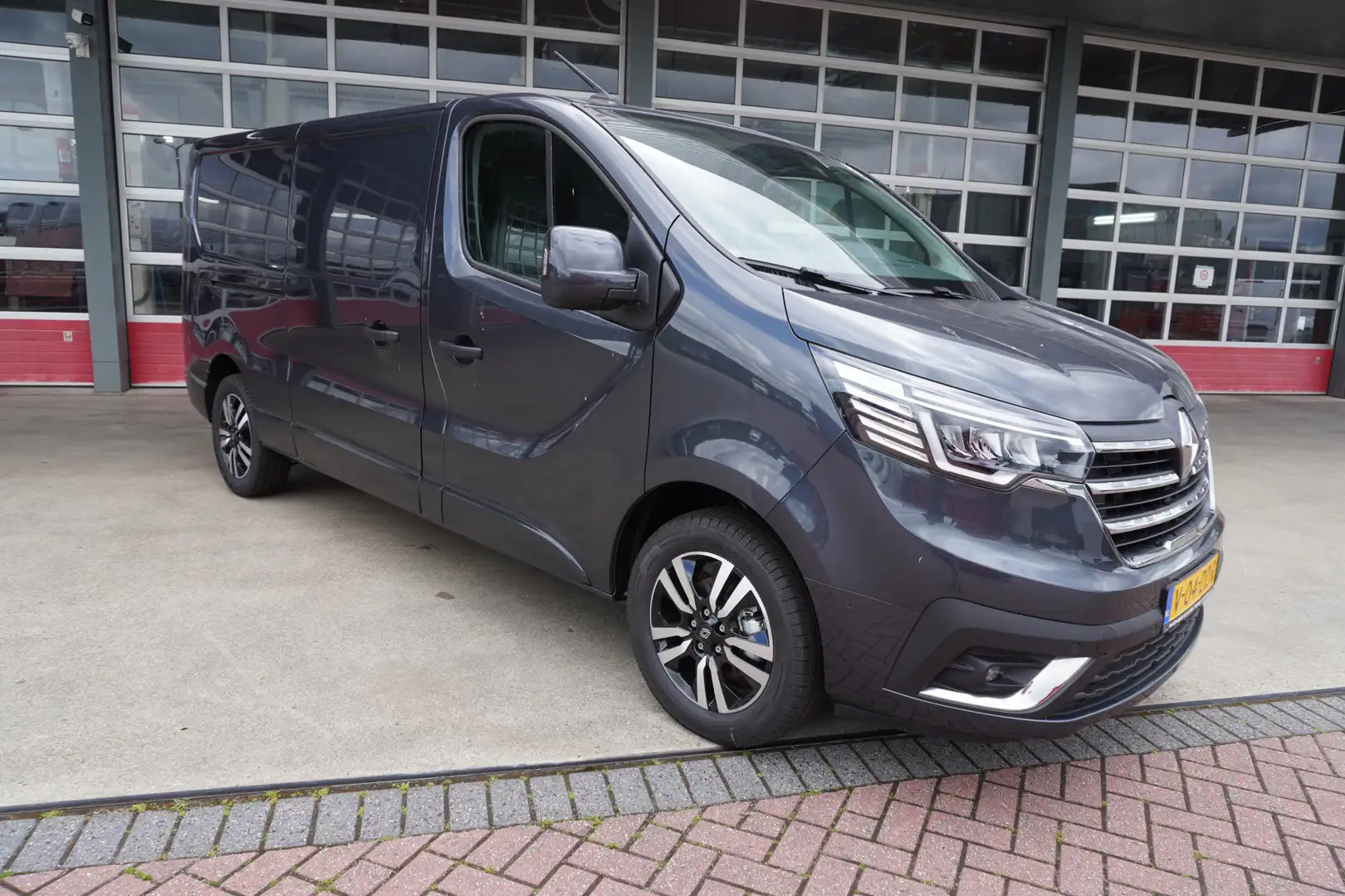Renault Trafic 2.0 dCi 130PK T30 L2H1 Work Edition Nr. V031 | Air Grijs - 2