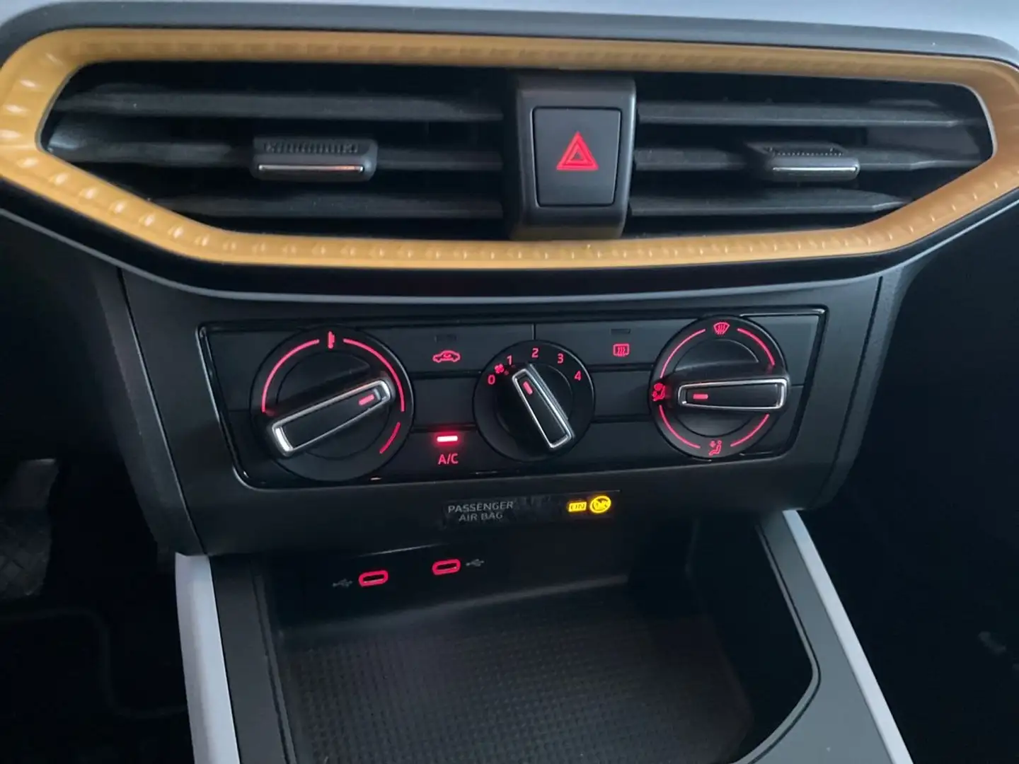 SEAT Arona Arona 1.0 tgi Style 90cv METANO Zwart - 2