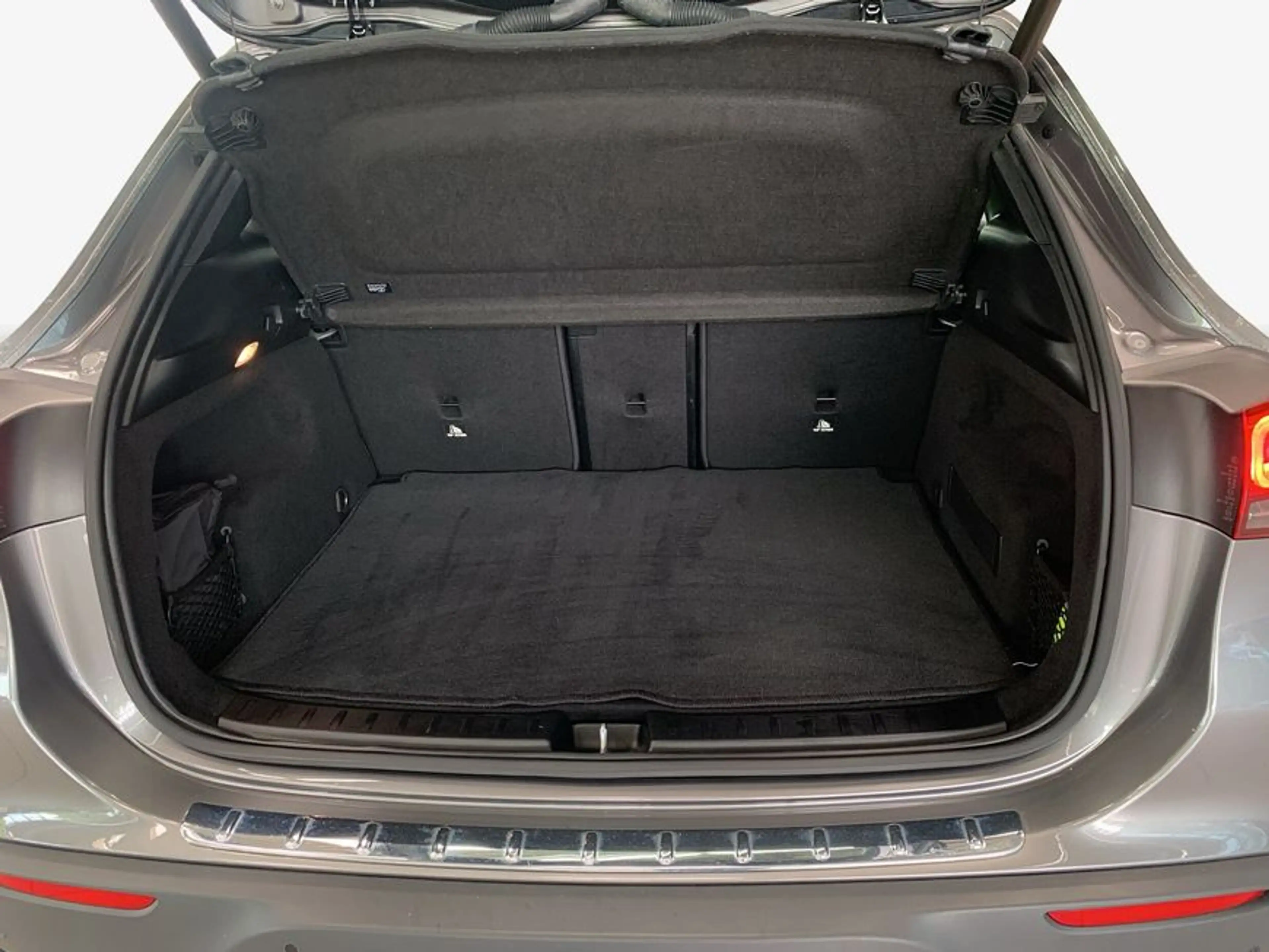 Mercedes-Benz EQA 300 EQA — photo 8