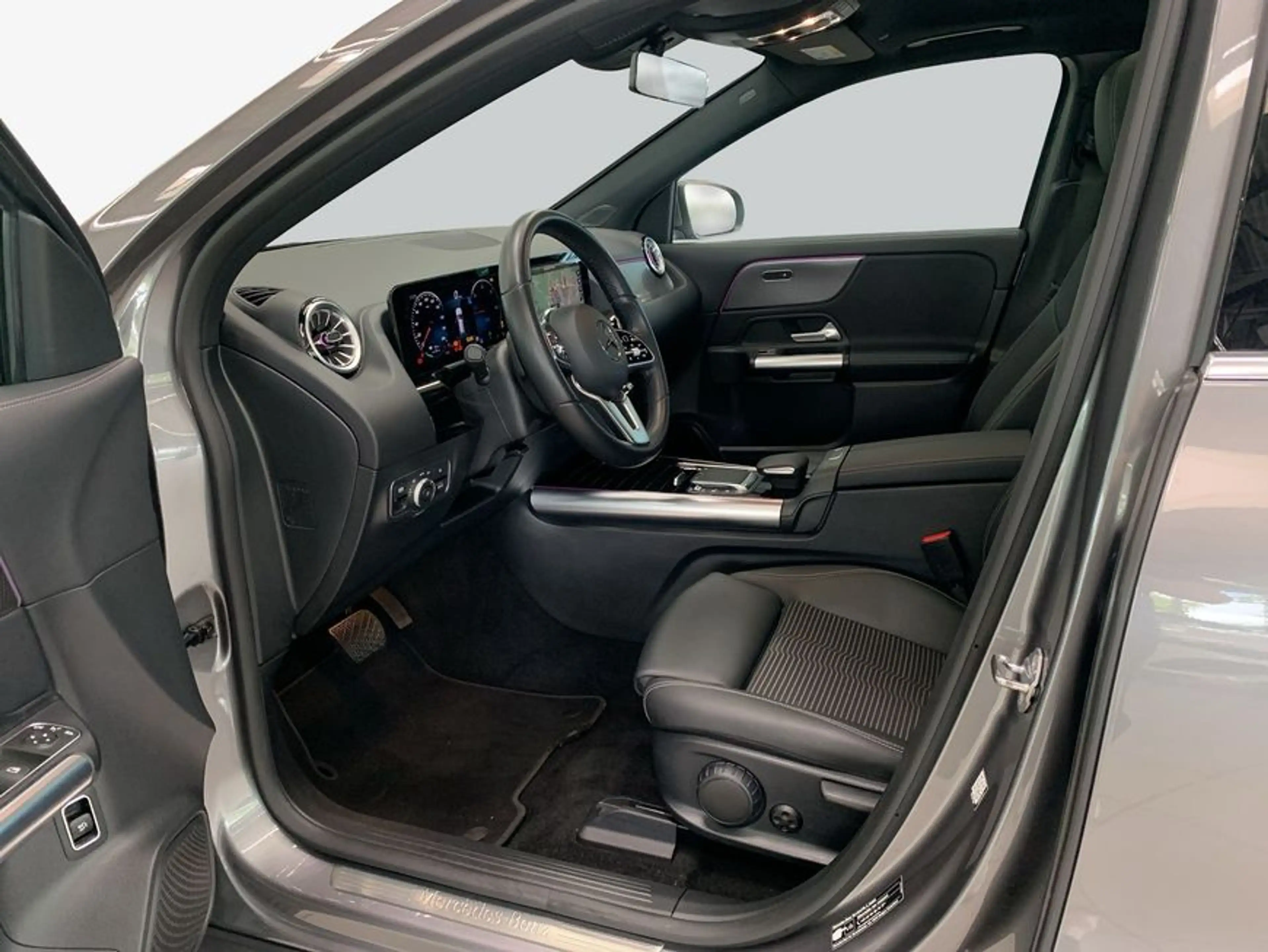 Mercedes-Benz EQA 300 EQA — photo 9