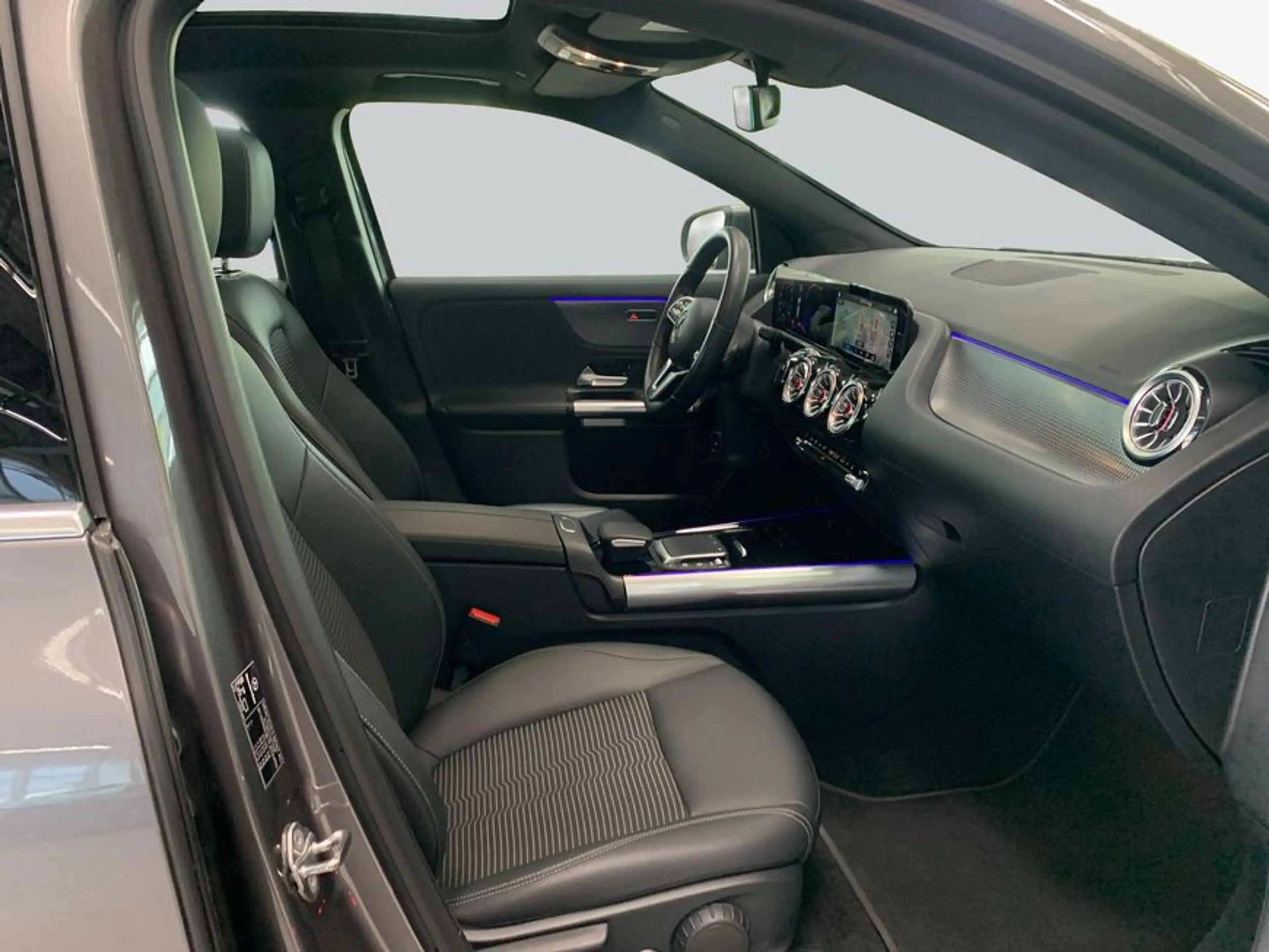 Mercedes-Benz EQA 300 EQA — photo 12