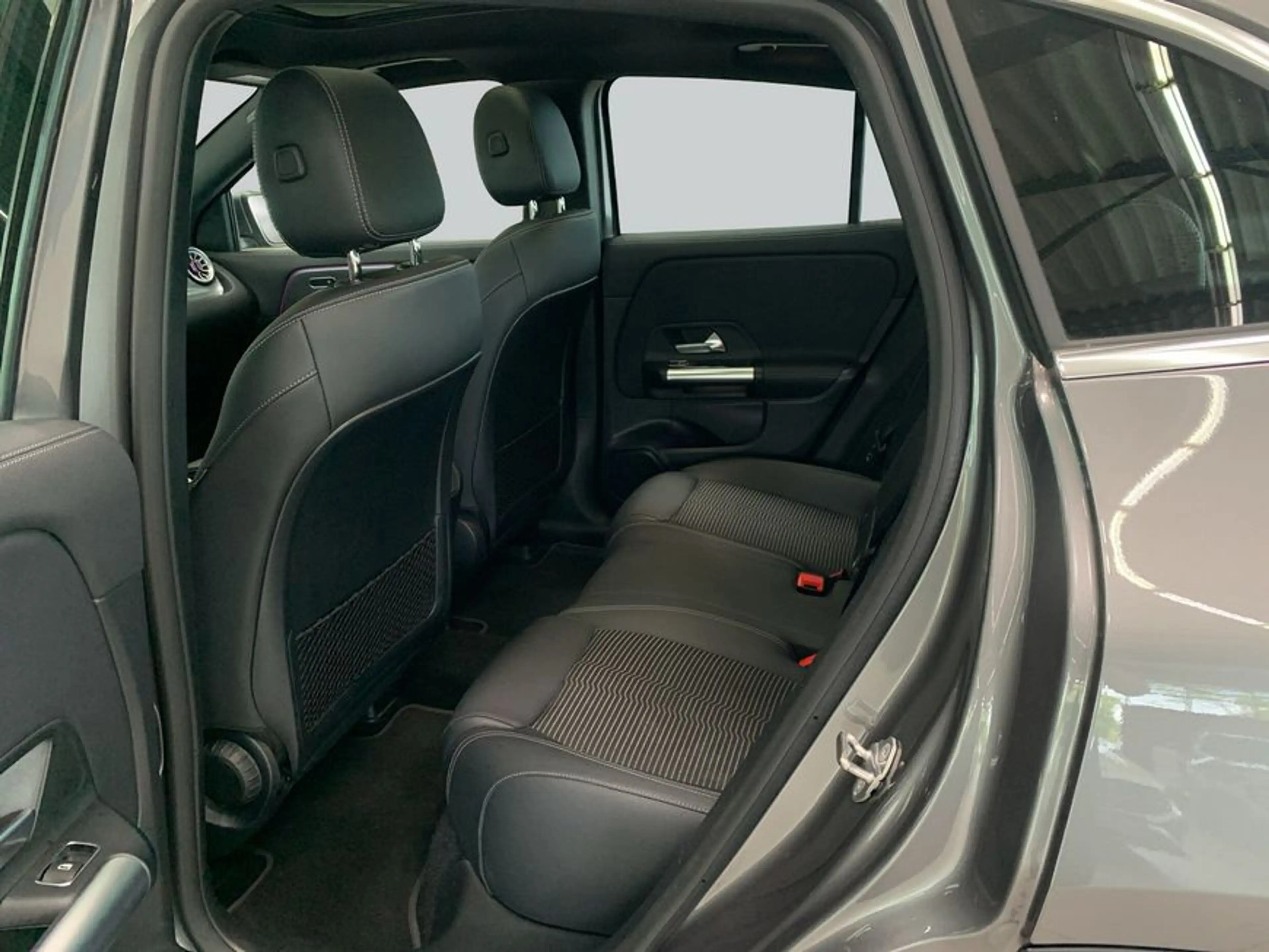 Mercedes-Benz EQA 300 EQA — photo 11