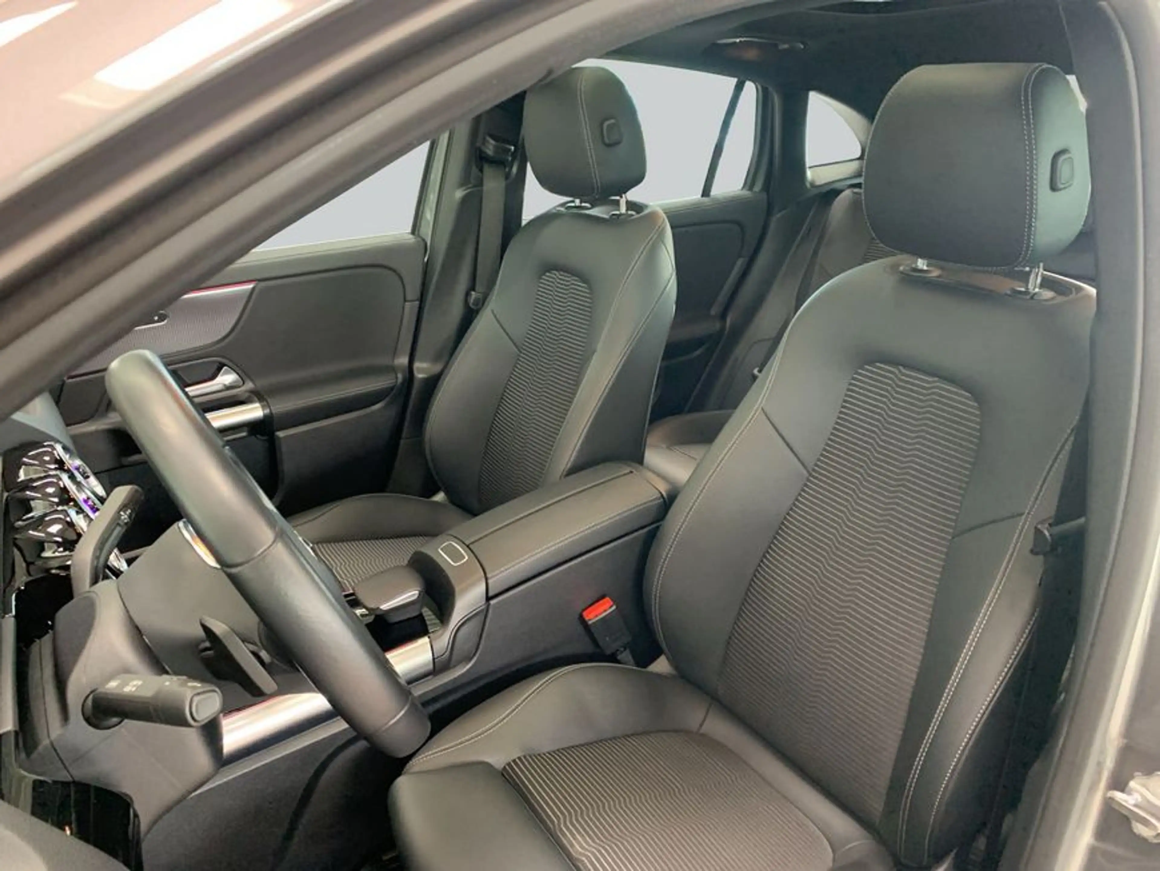 Mercedes-Benz EQA 300 EQA — photo 10