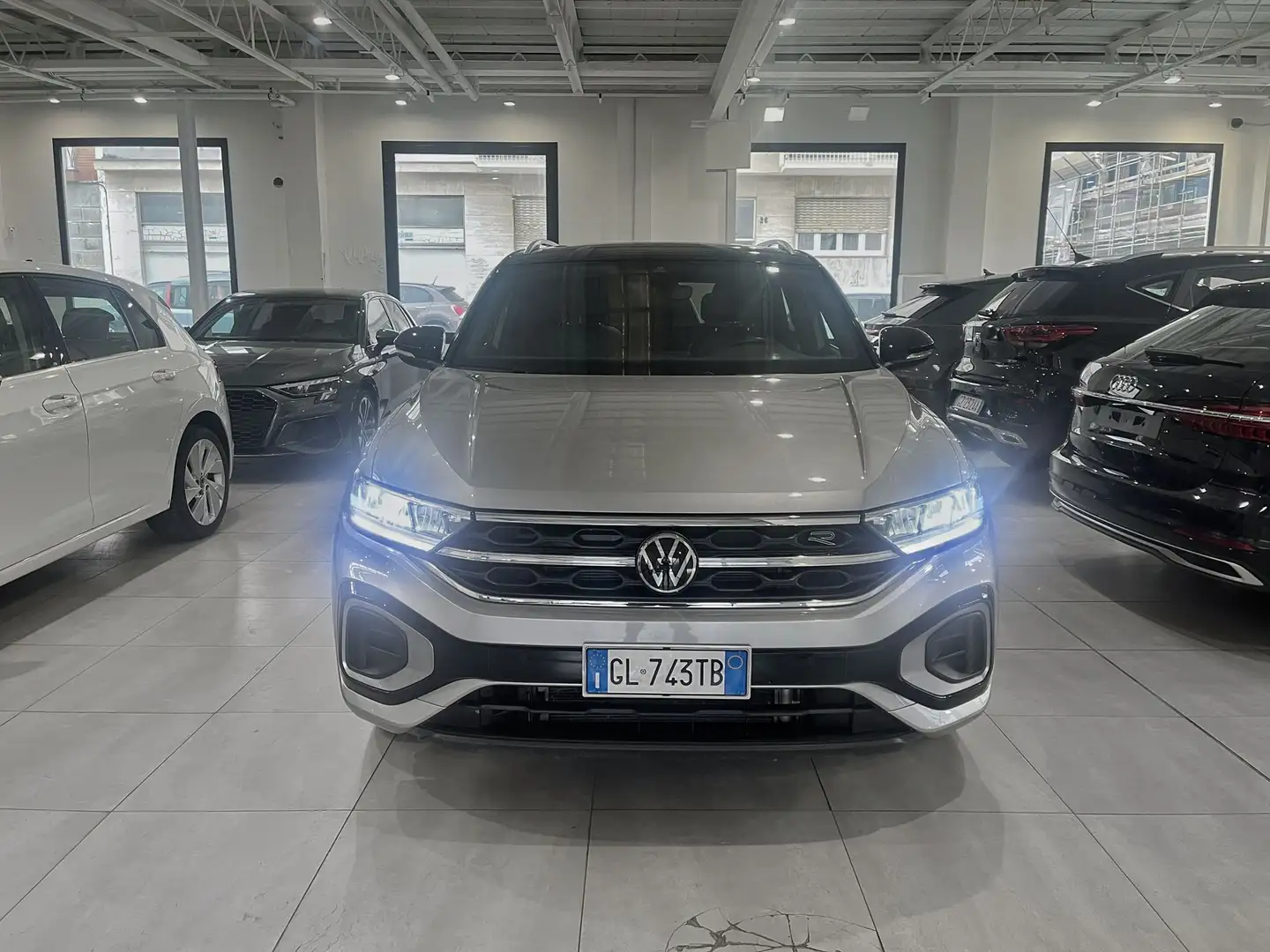 Volkswagen T-Roc 2.0 tdi 115CV R-Line RESTILYNG MY22 Grigio - 2