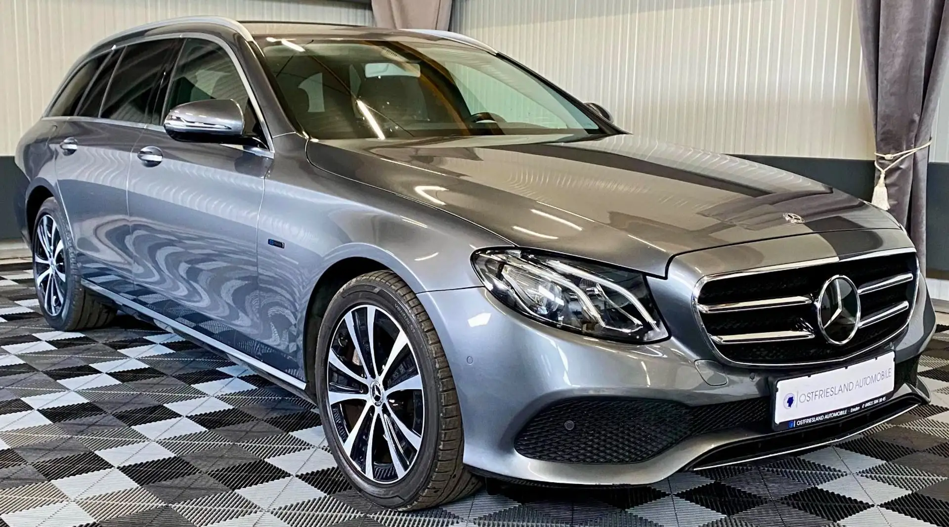 Mercedes-Benz E 300 T-Modell de Plug-in Hybrid, Navi, Kamera, Grau - 1