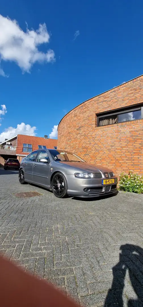 SEAT Leon 1.8-20VT Topsport Сірий - 2