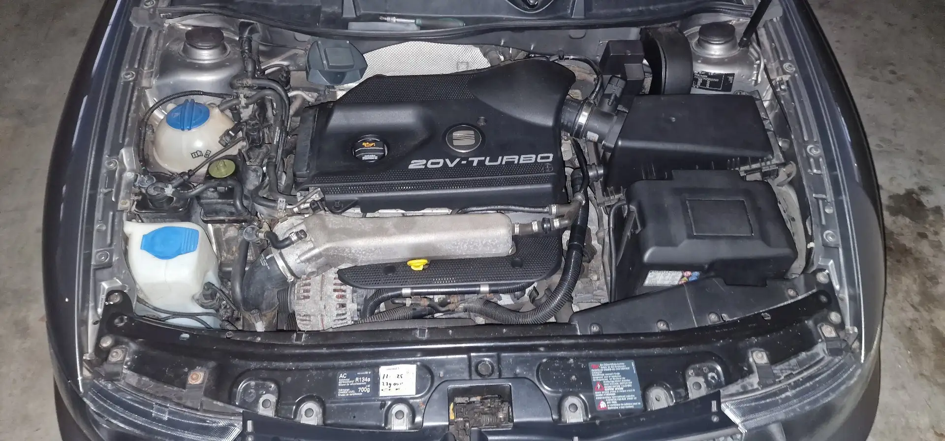 SEAT Leon 1.8-20VT Topsport Сірий - 1