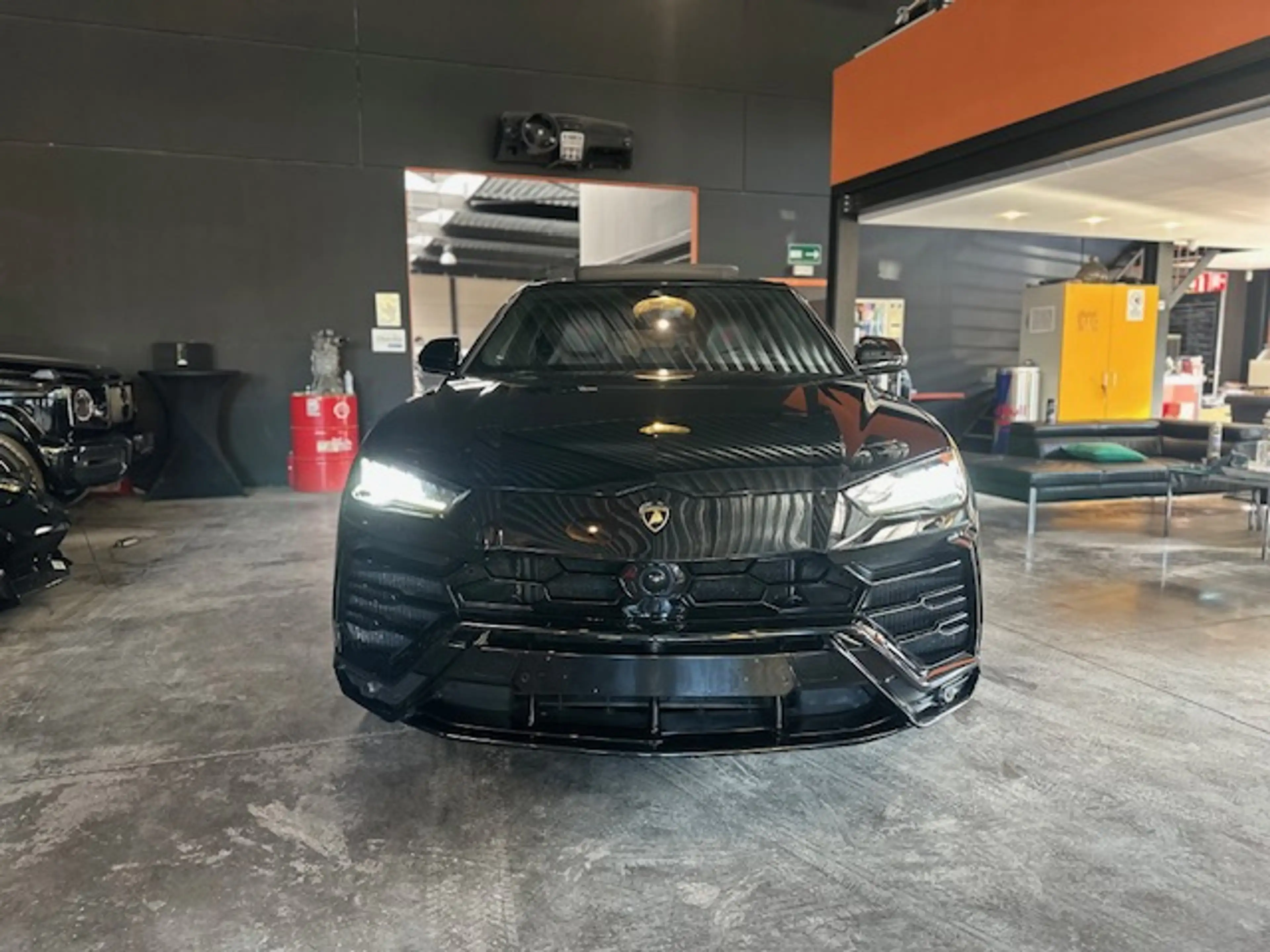 Lamborghini Urus Urus 4.0 BiTurbo V8 TOIT OUVRANT/PANO - CIEL ETOILE - CARPLAY/RADIO - LIM/REG — photo 2