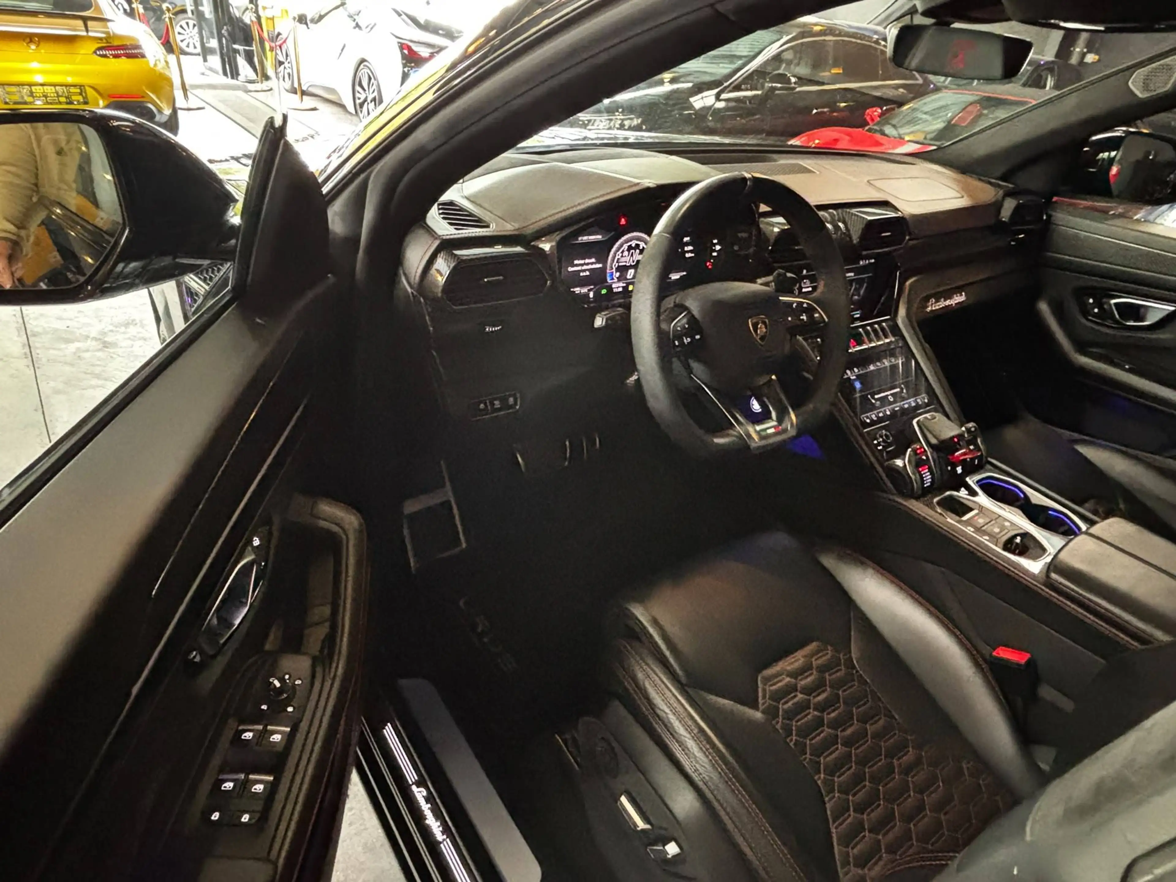Lamborghini Urus Urus 4.0 BiTurbo V8 TOIT OUVRANT/PANO - CIEL ETOILE - CARPLAY/RADIO - LIM/REG — photo 10