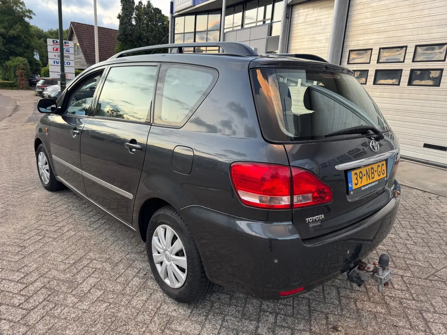 Toyota Avensis Verso 2.0i Linea Luna 7 persoons, AUTOMAAT,Trkhaak Grigio - 2