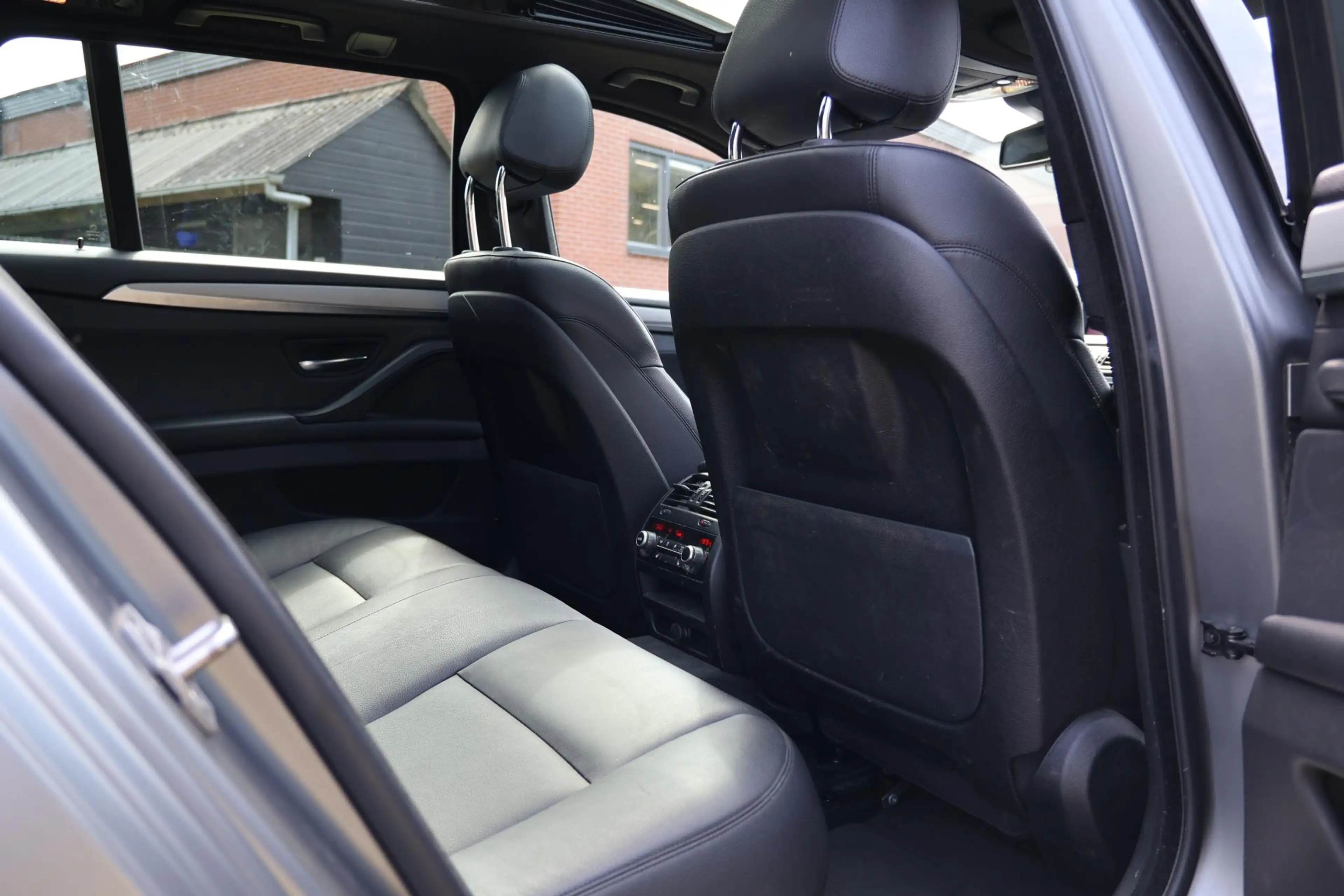 BMW M550 5-serie Touring M550xd M-Sport l Pano l Frozen gre — photo 8