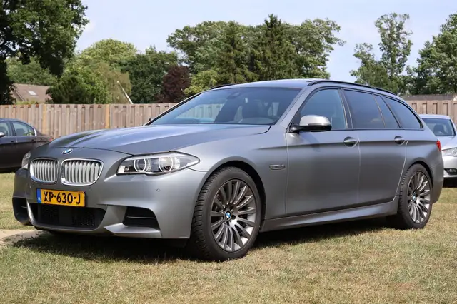 BMW M550 5-serie Touring M550xd M-Sport l Pano l Frozen gre
