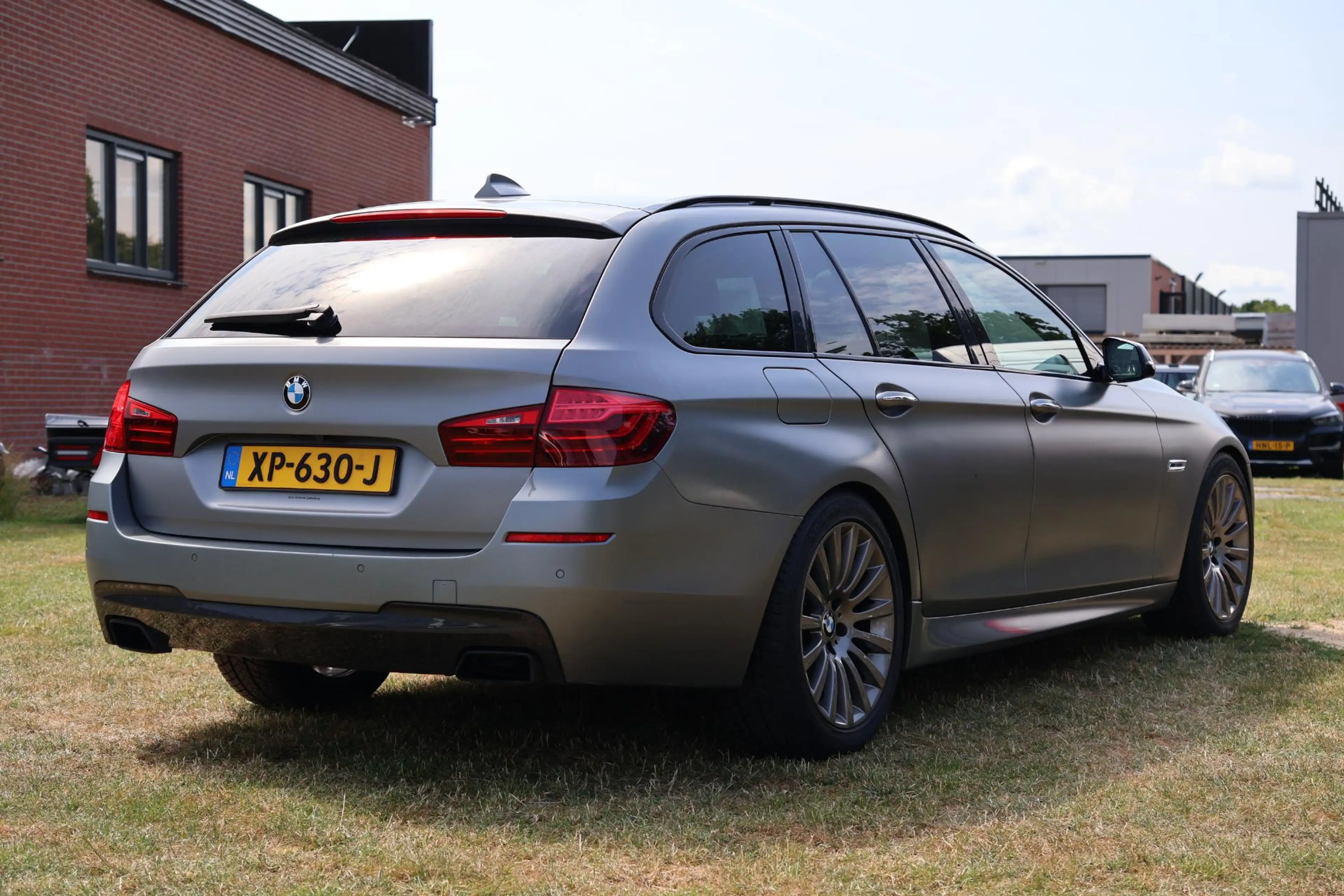 BMW M550 5-serie Touring M550xd M-Sport l Pano l Frozen gre — photo 3