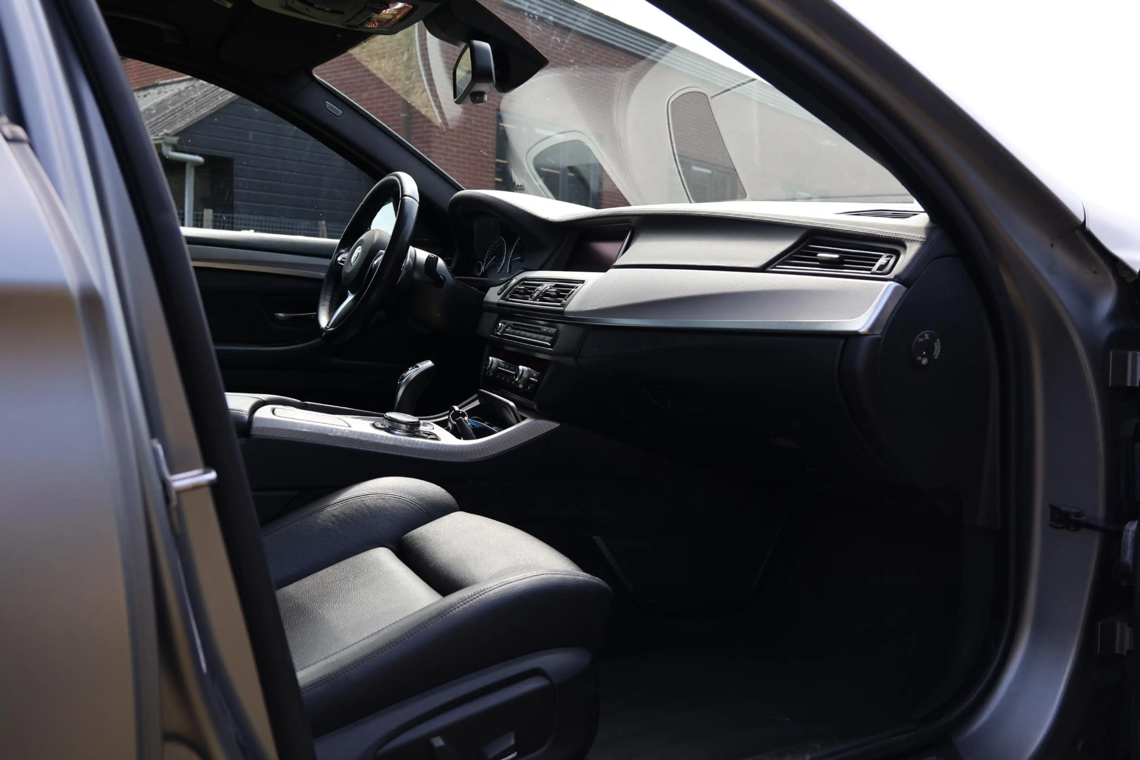 BMW M550 5-serie Touring M550xd M-Sport l Pano l Frozen gre — photo 5