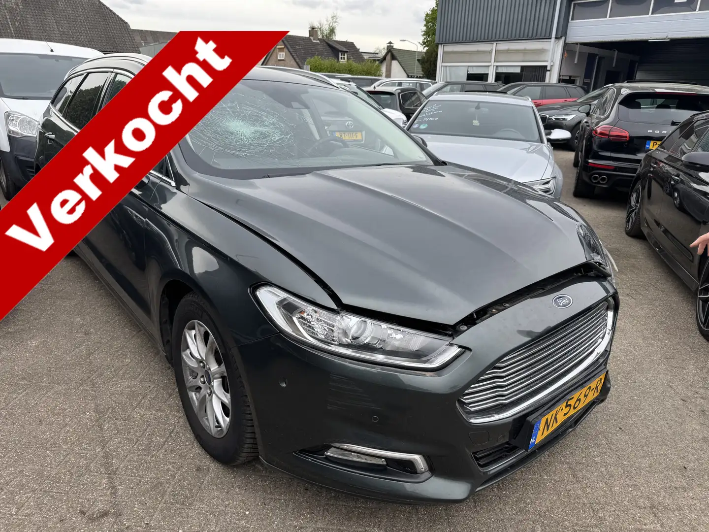 Ford Mondeo Wagon 1.5 Titanium SCHADE Groen - 1