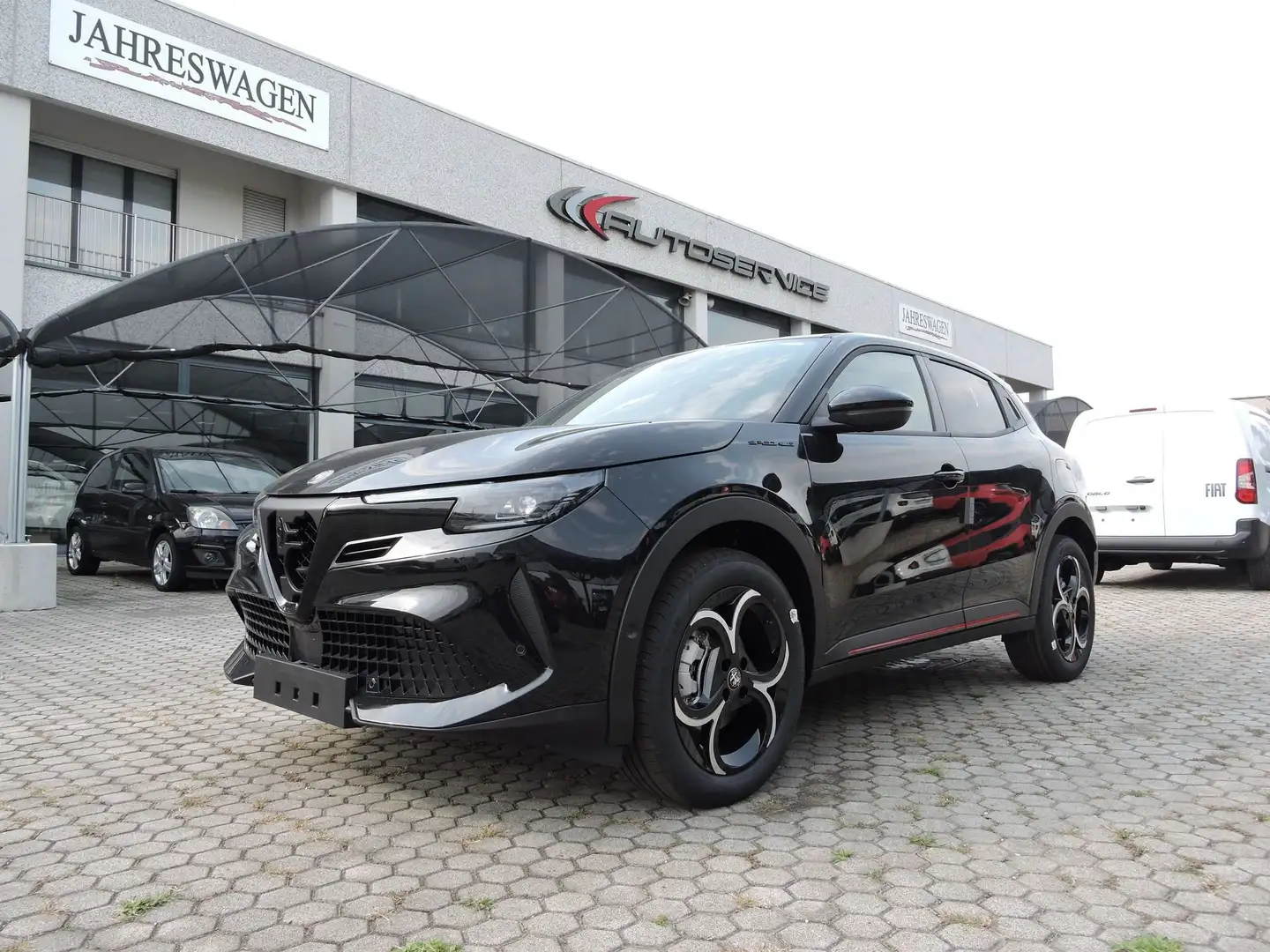 Alfa Romeo Junior Junior 1.2 145 CV Hybrid eDCT6 Speciale Negro - 1