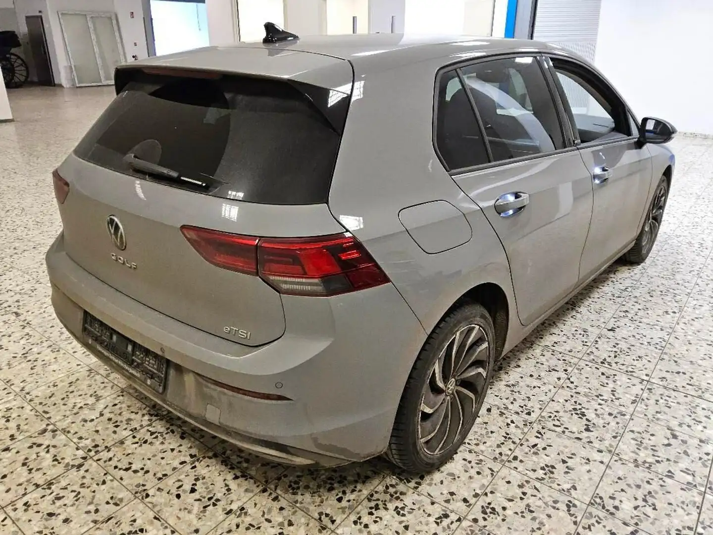 Volkswagen Golf VIII 1.0 eTSI DSG Move Klima Navi Rückfahrkamera Grau - 2