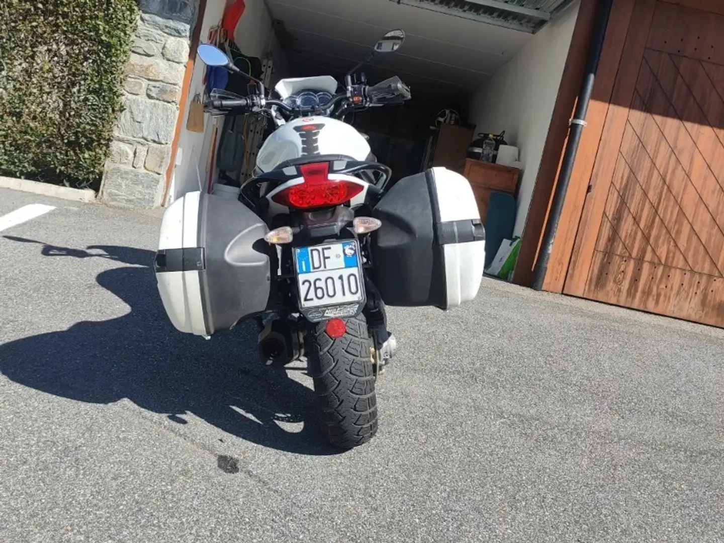Moto Guzzi Breva 1100 Blanc - 2