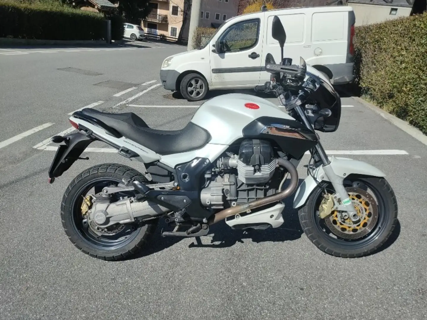 Moto Guzzi Breva 1100 Blanc - 1
