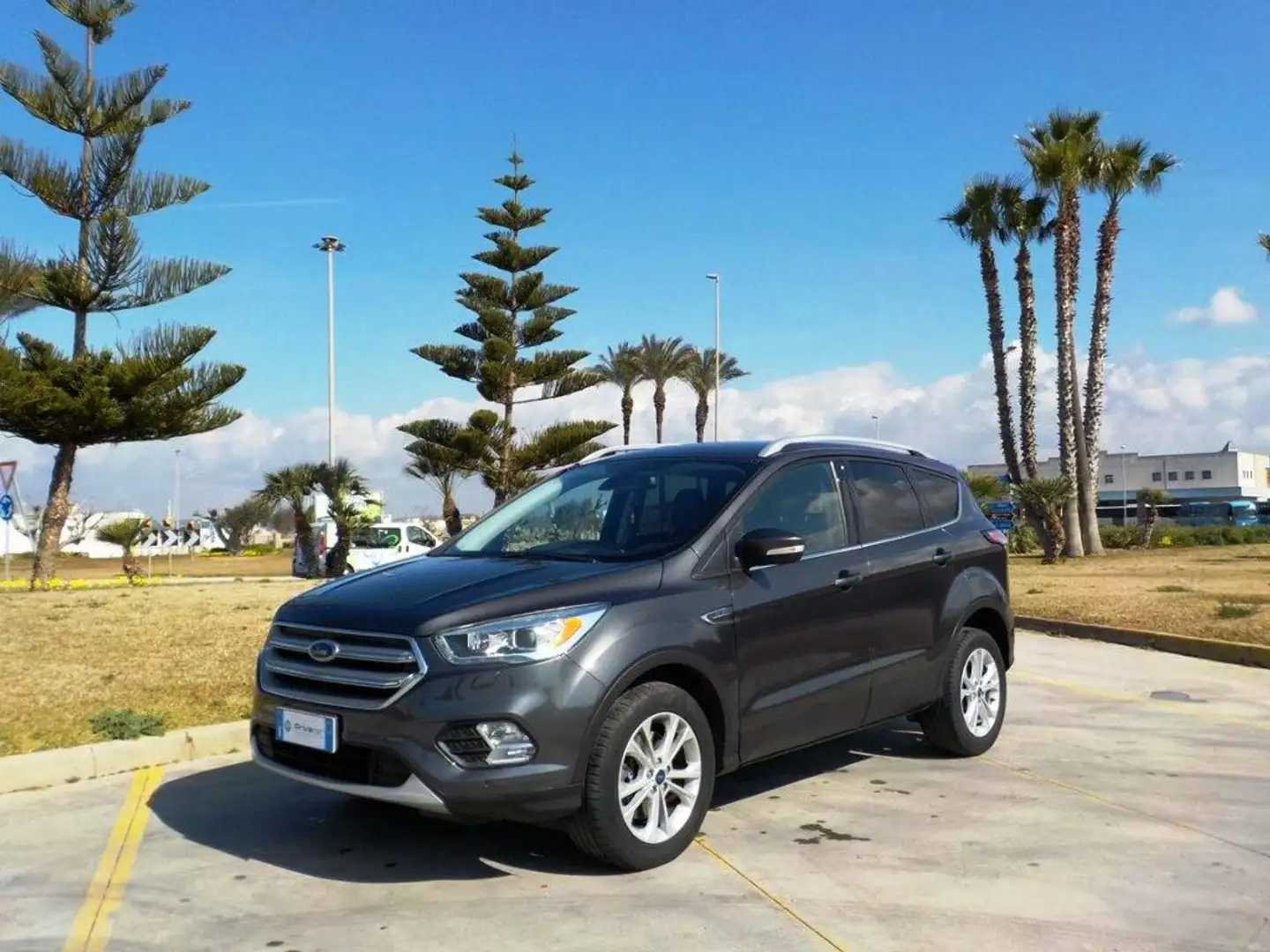 Ford Kuga 1.5 TDCI 120 CV S&S 2WD Titanium Grigio - 1