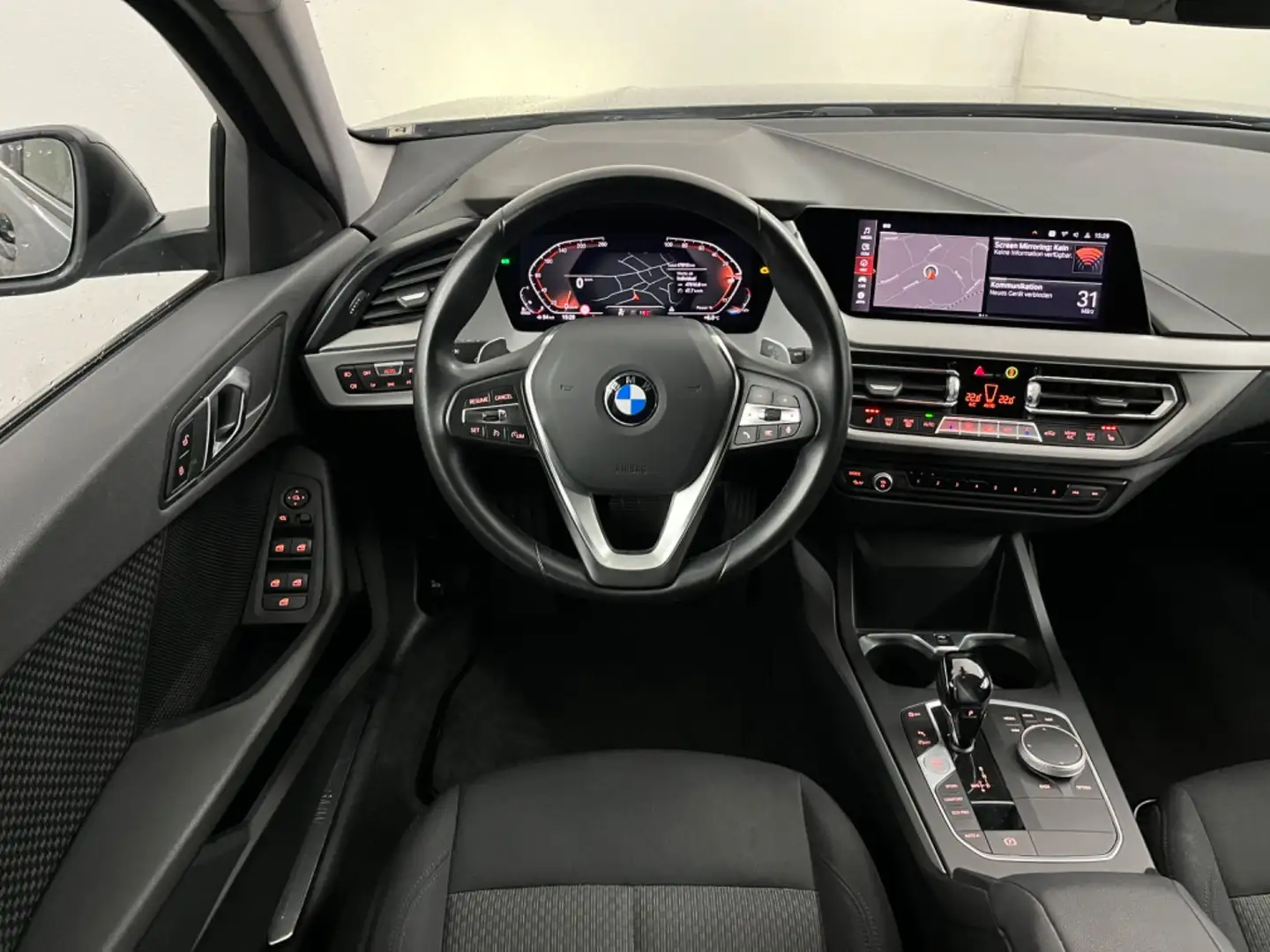 BMW 118 d Aut. ***AHK | LED | DAB*** Zilver - 2