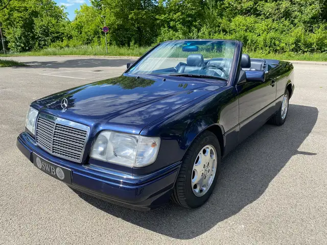 Mercedes-Benz E 220 E 220
