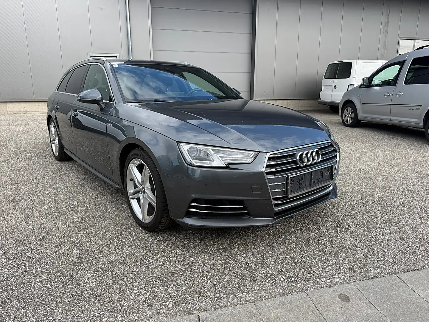 Audi A4 Avant 2,0 TDI Sport S-tronic Grau - 1