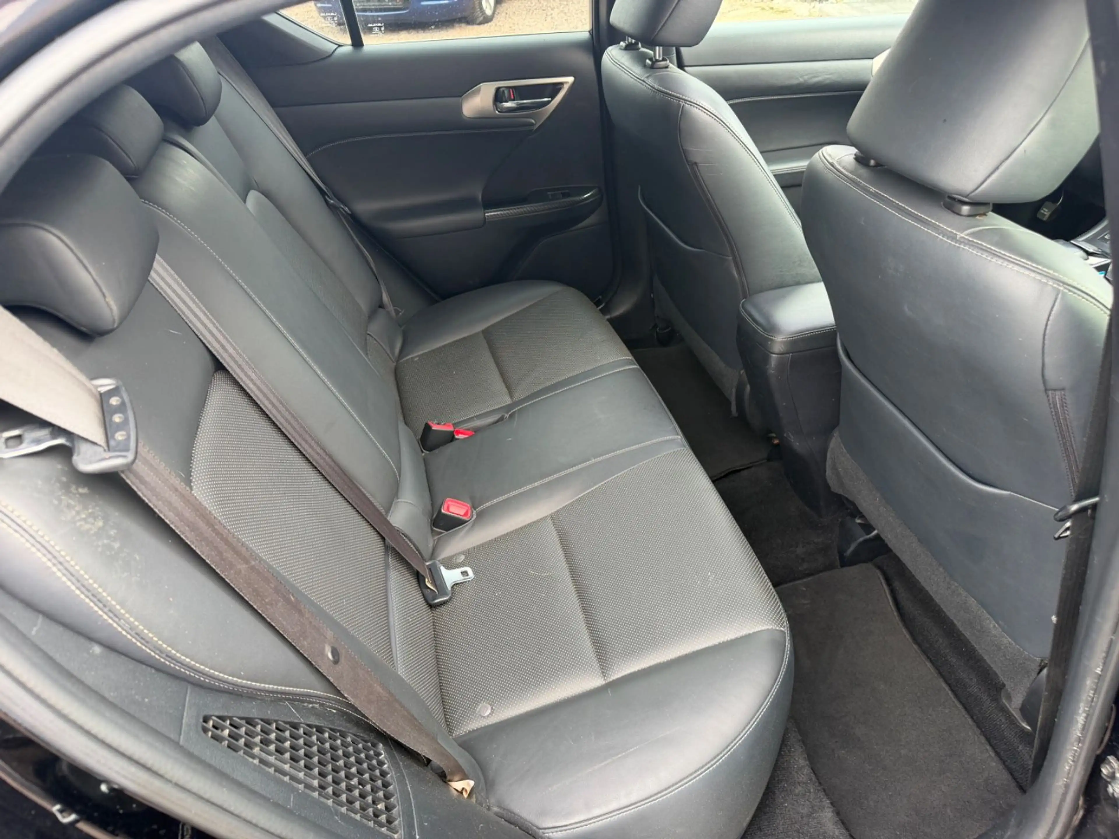 Lexus CT 200h F SPORT — photo 12