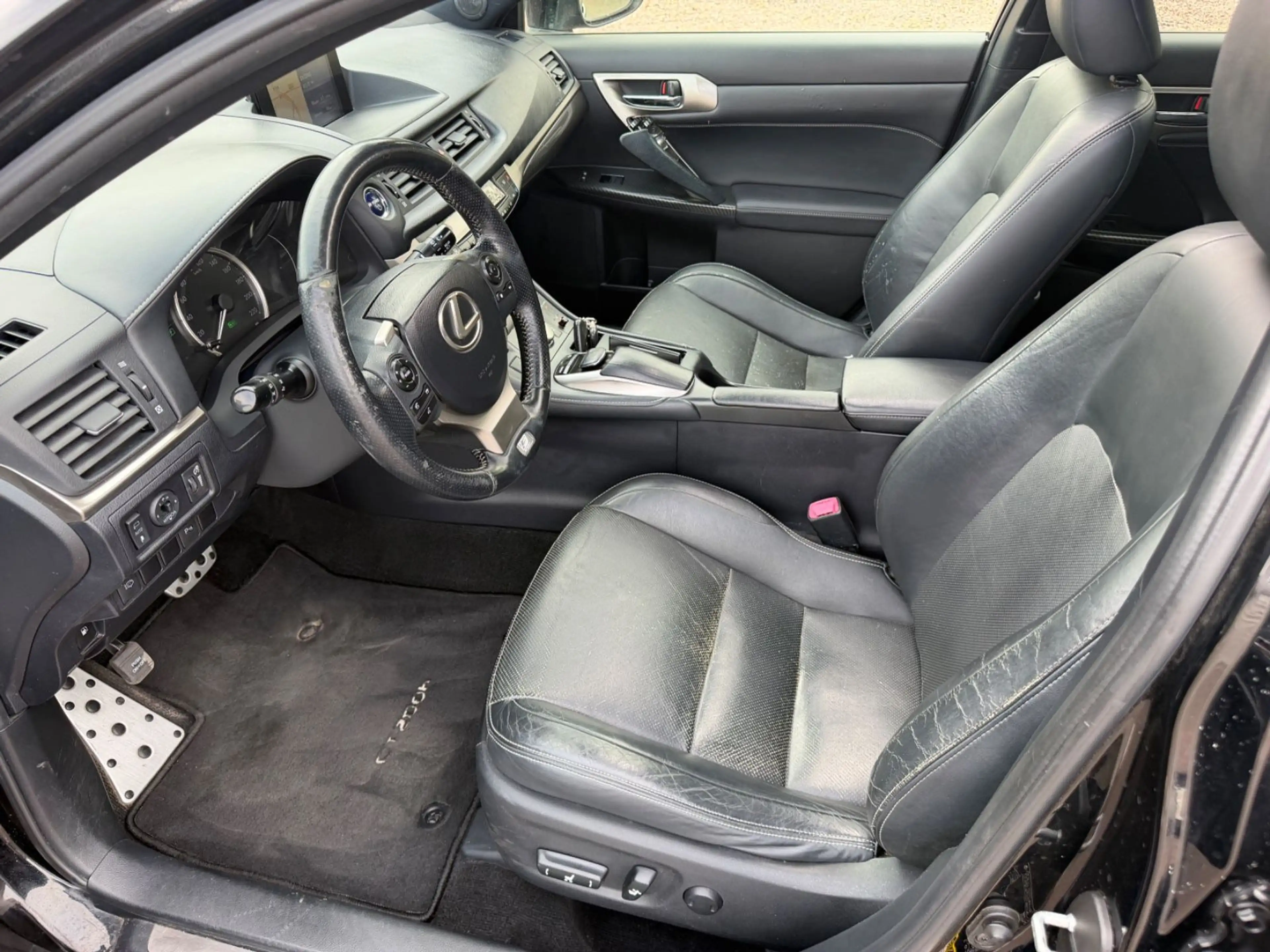 Lexus CT 200h F SPORT — photo 9