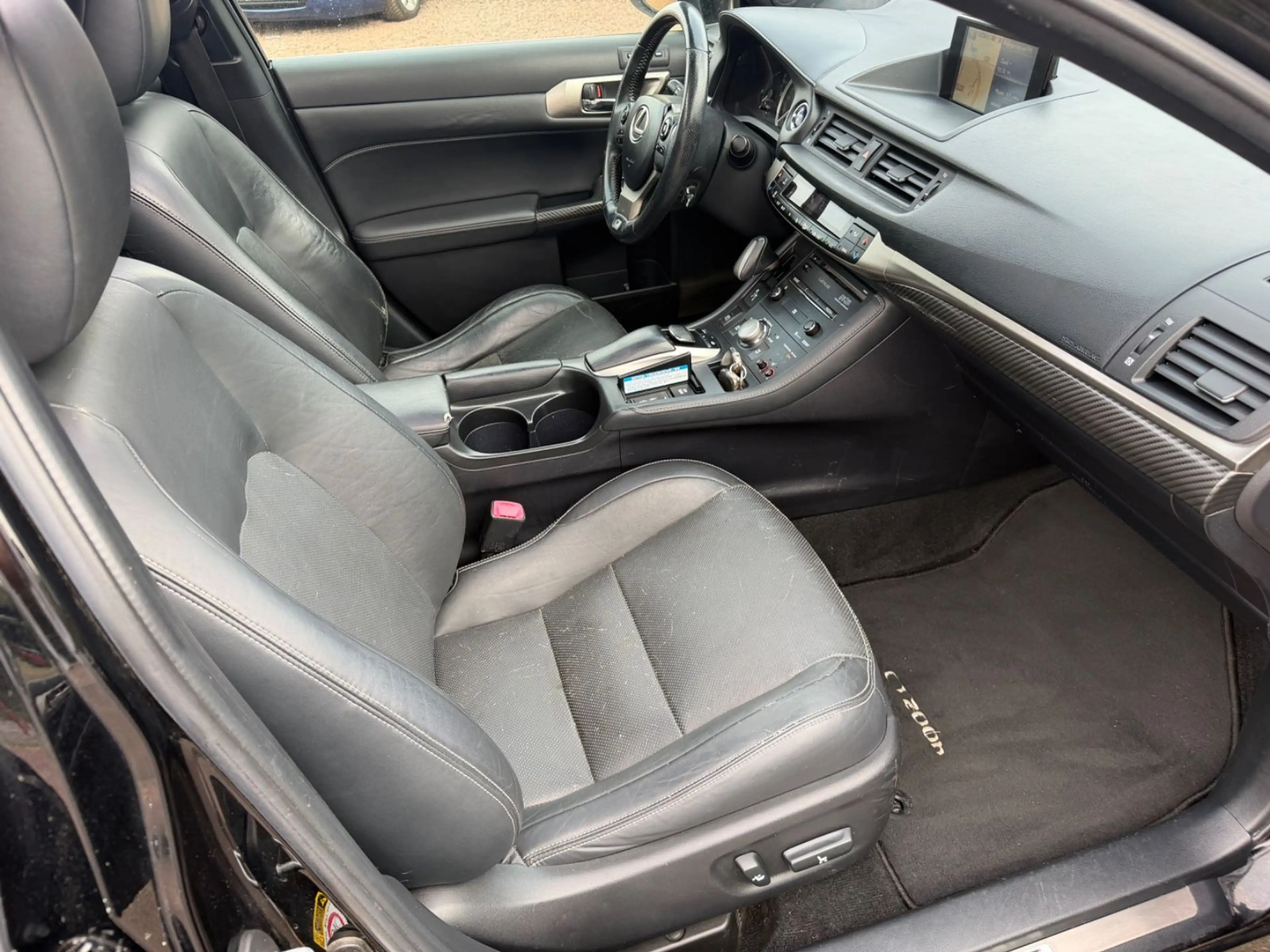 Lexus CT 200h F SPORT — photo 11