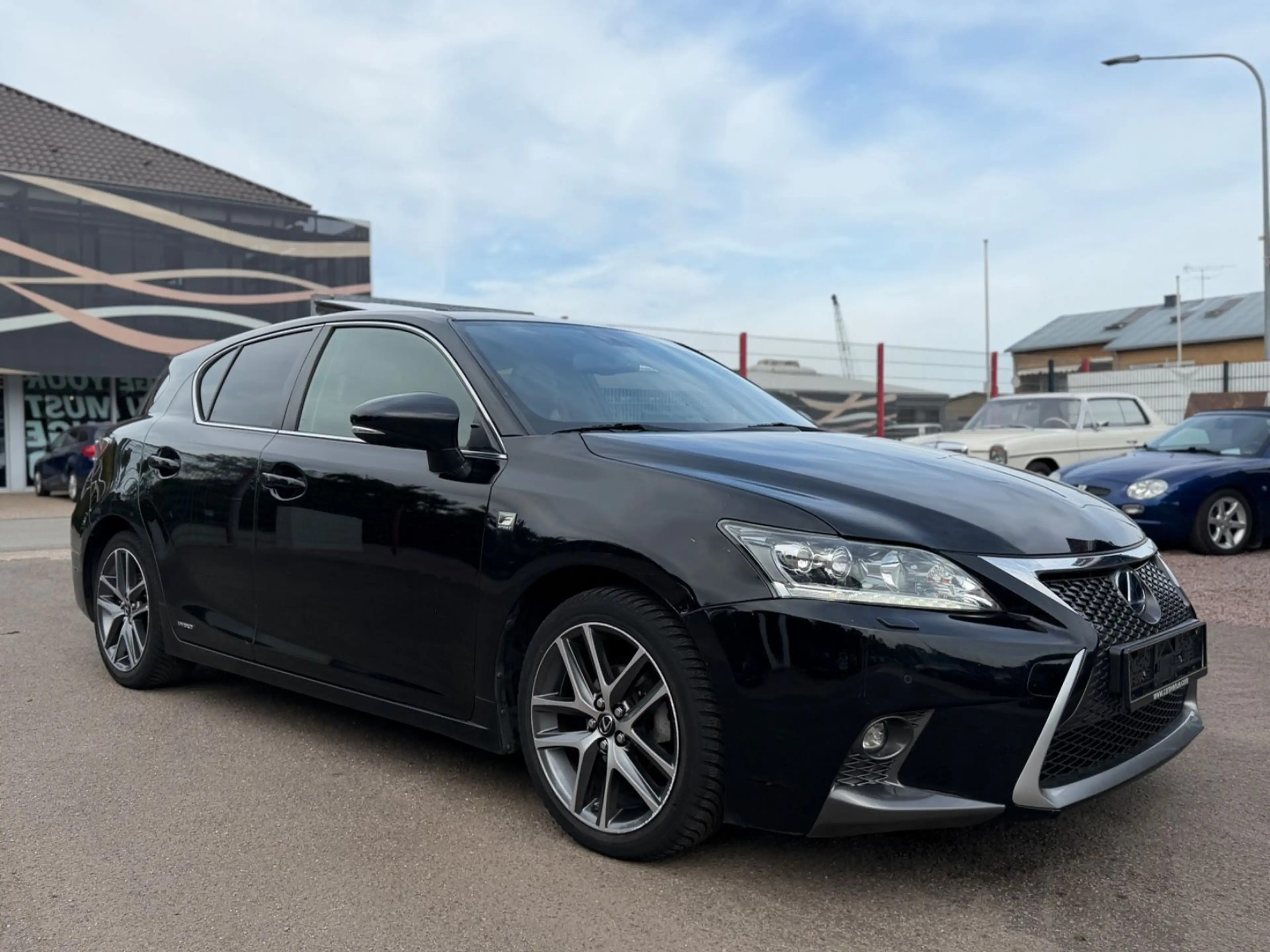 Lexus CT 200h F SPORT — photo 2