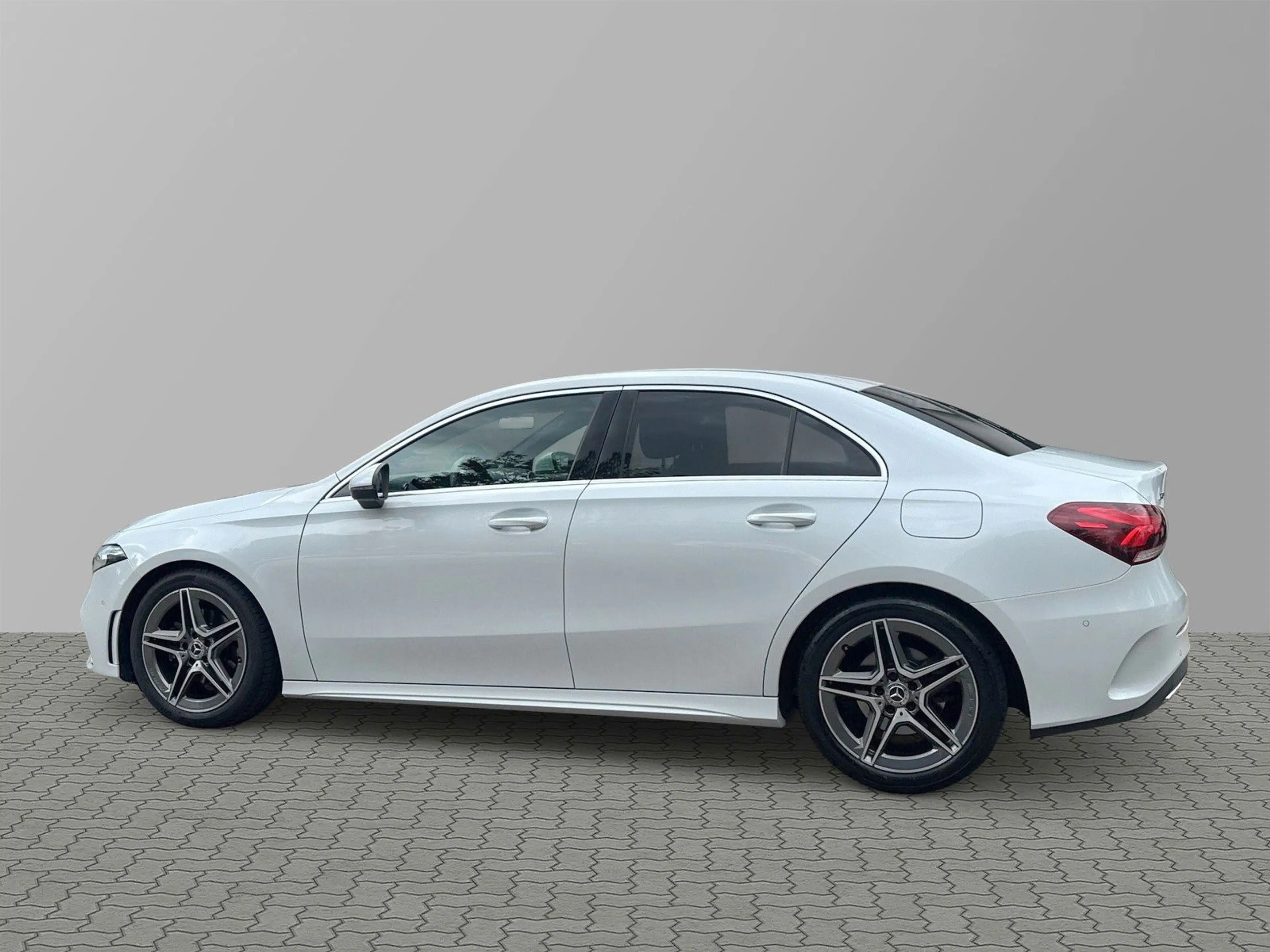 Mercedes-Benz A 200 Limousine*AMG*Unfallfrei*Ambiente*LED* — photo 8