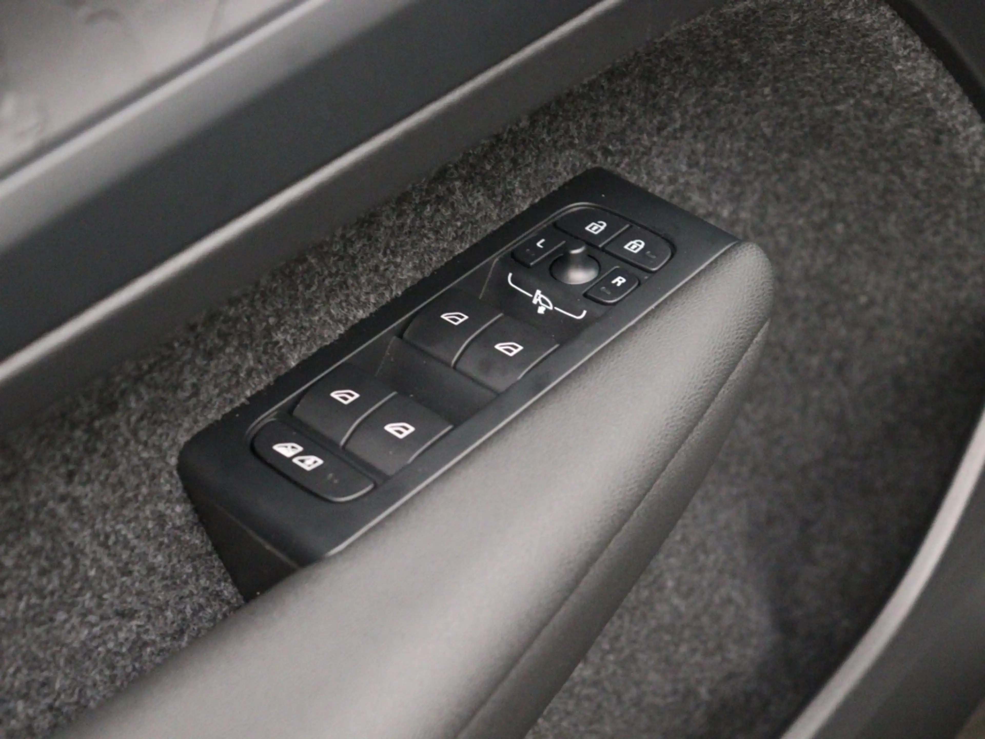 Volvo EC40 EXTENDED RANGE CORE PANORAMADAK 20INCH GOOGLE MAPS — photo 10