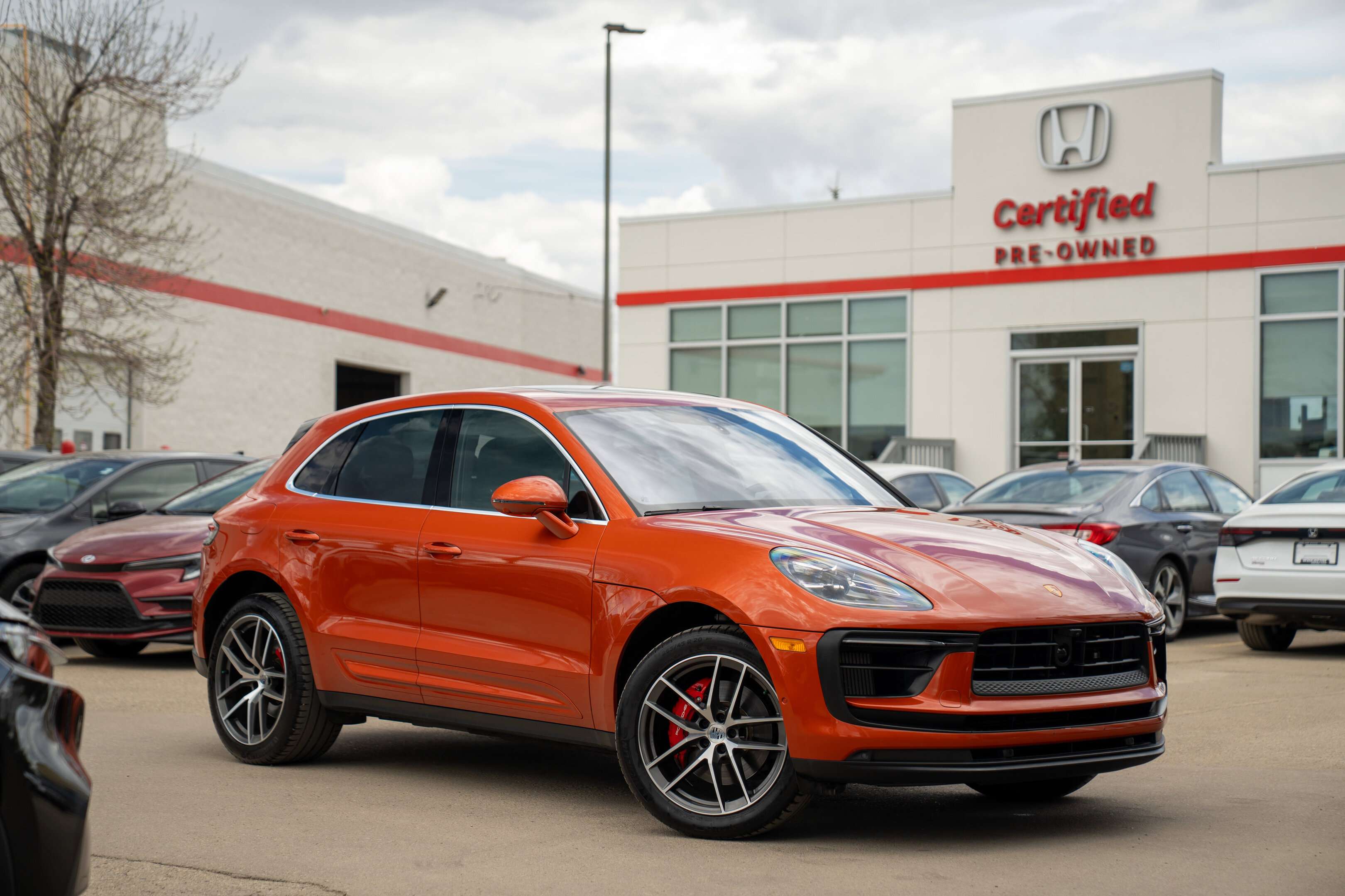 2023 Porsche Macan S alt 2