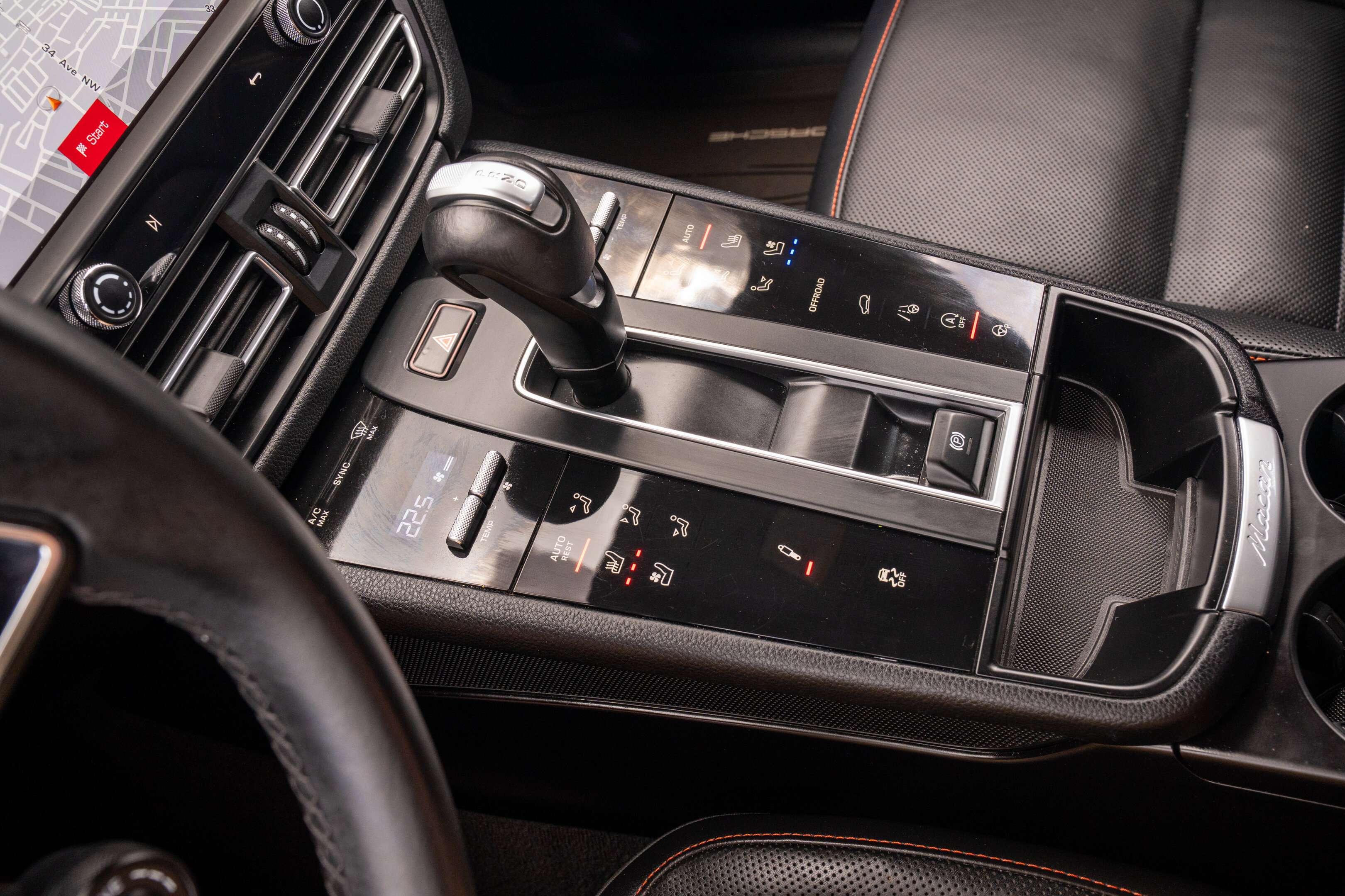2023 Porsche Macan S thumb 23