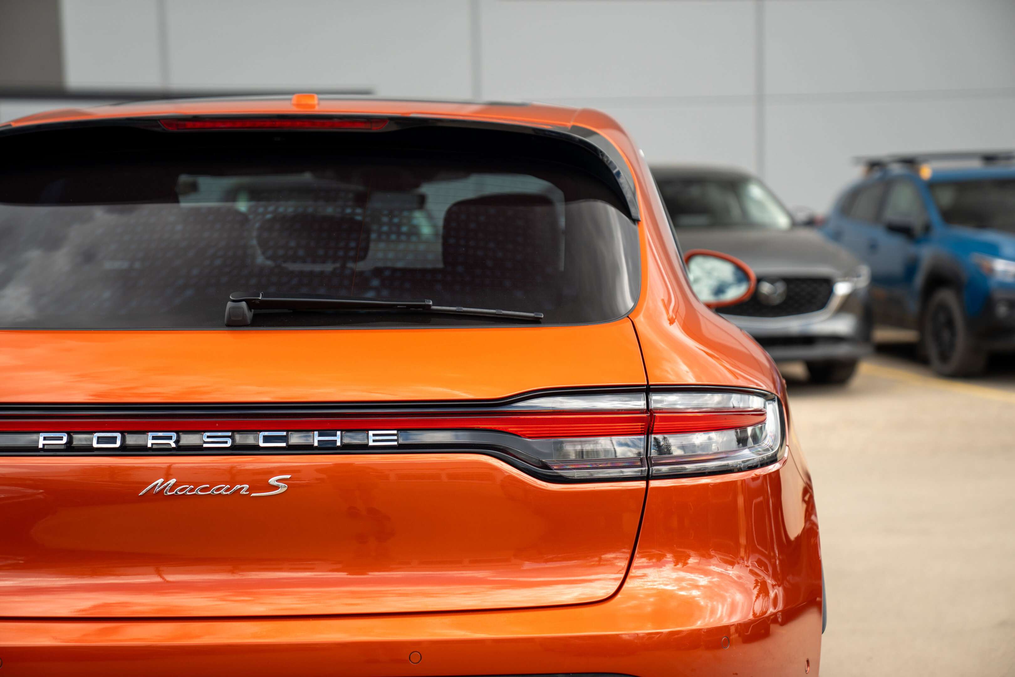 2023 Porsche Macan S alt 4