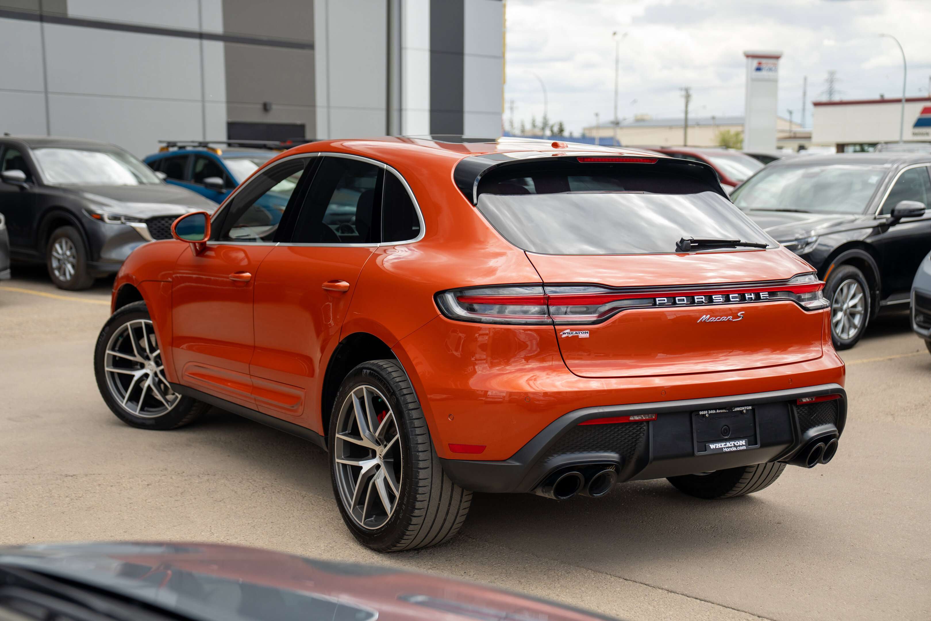 2023 Porsche Macan S alt 3