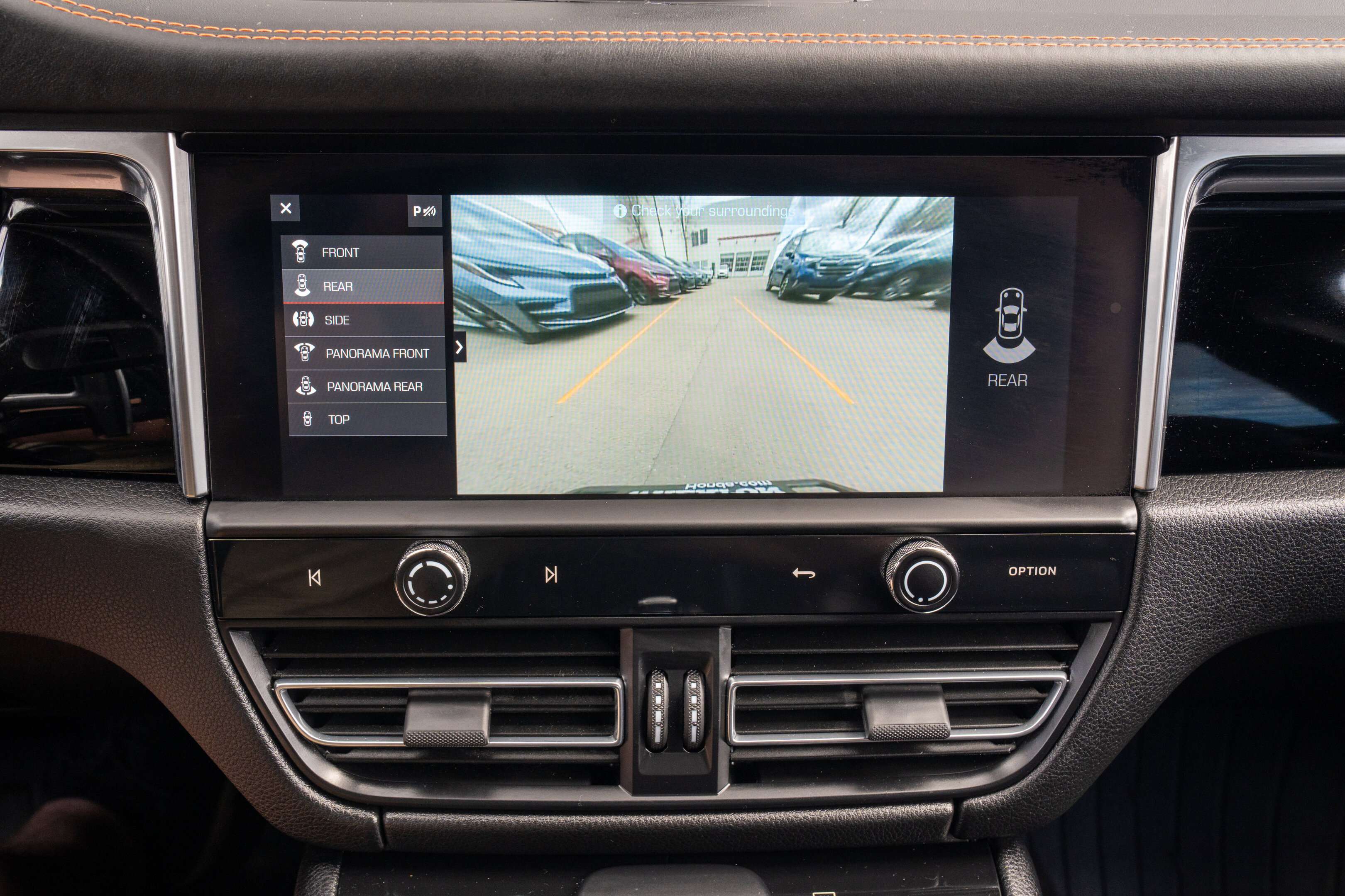 2023 Porsche Macan S thumb 22