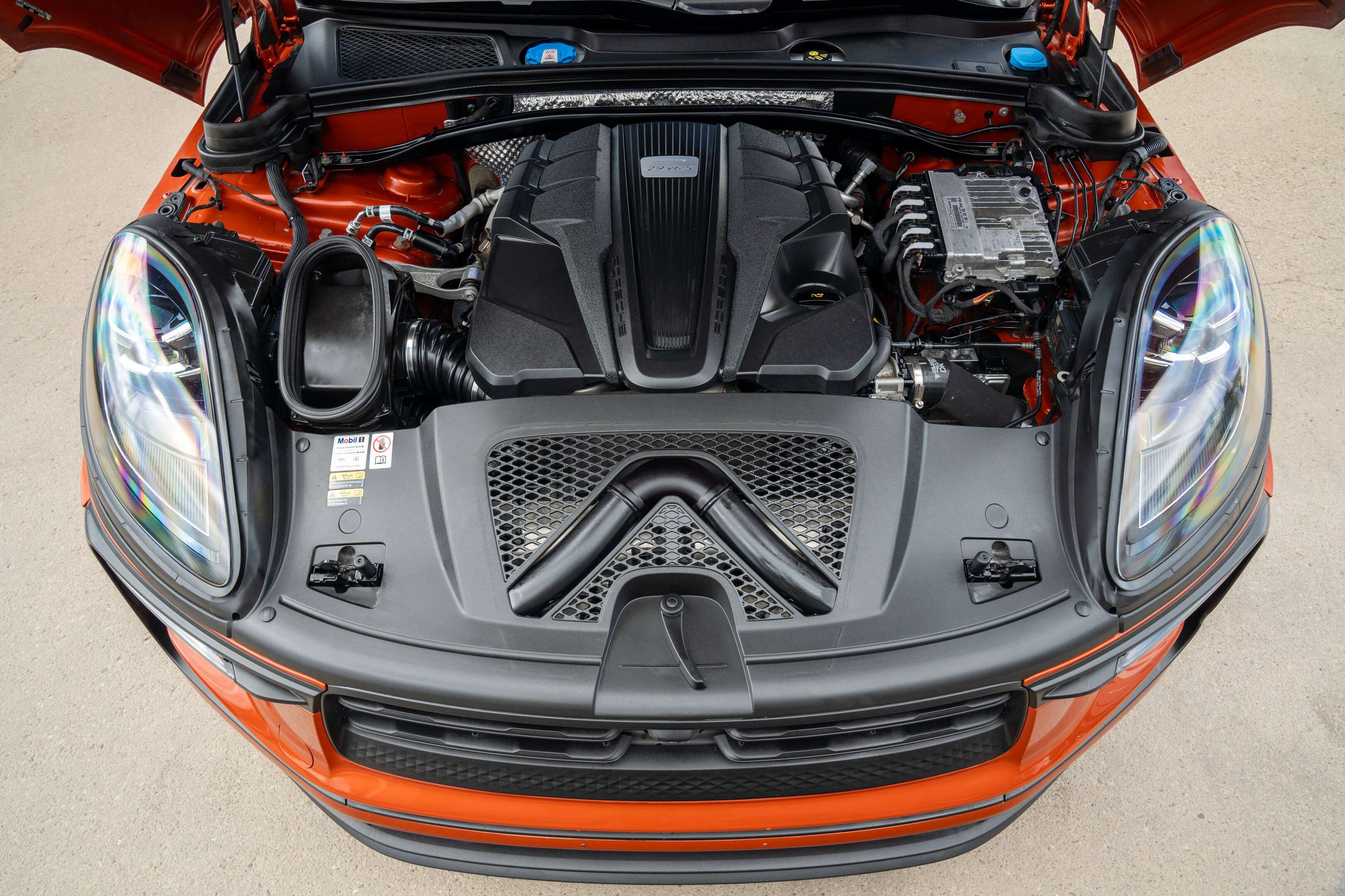 2023 Porsche Macan S thumb 15