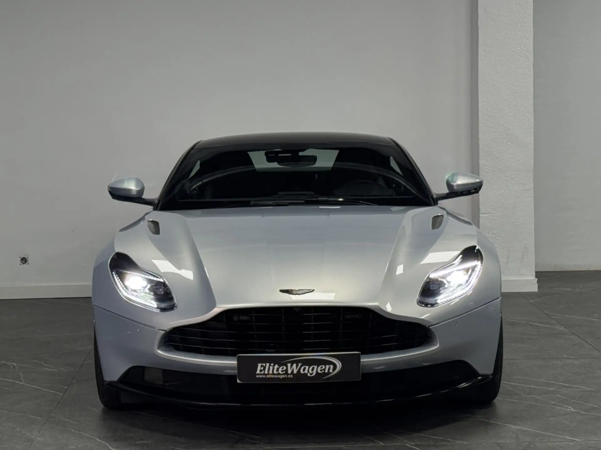 애스턴마틴 DB11 V8 2022 회색 사진 4