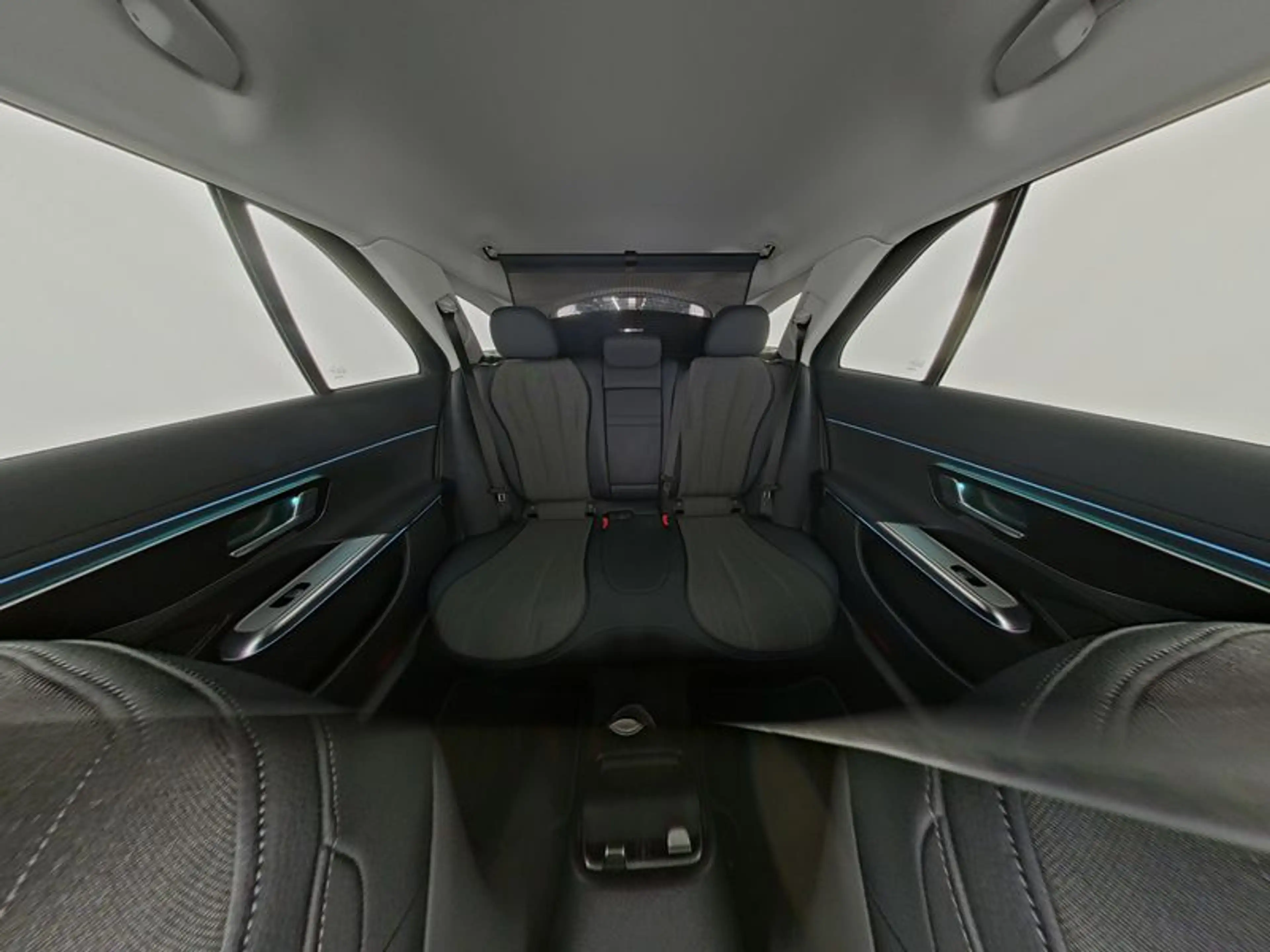 Mercedes-Benz E 220 d T Avantgarde/Fahrassist+/AHK/Cam/Ambi/18 — photo 10